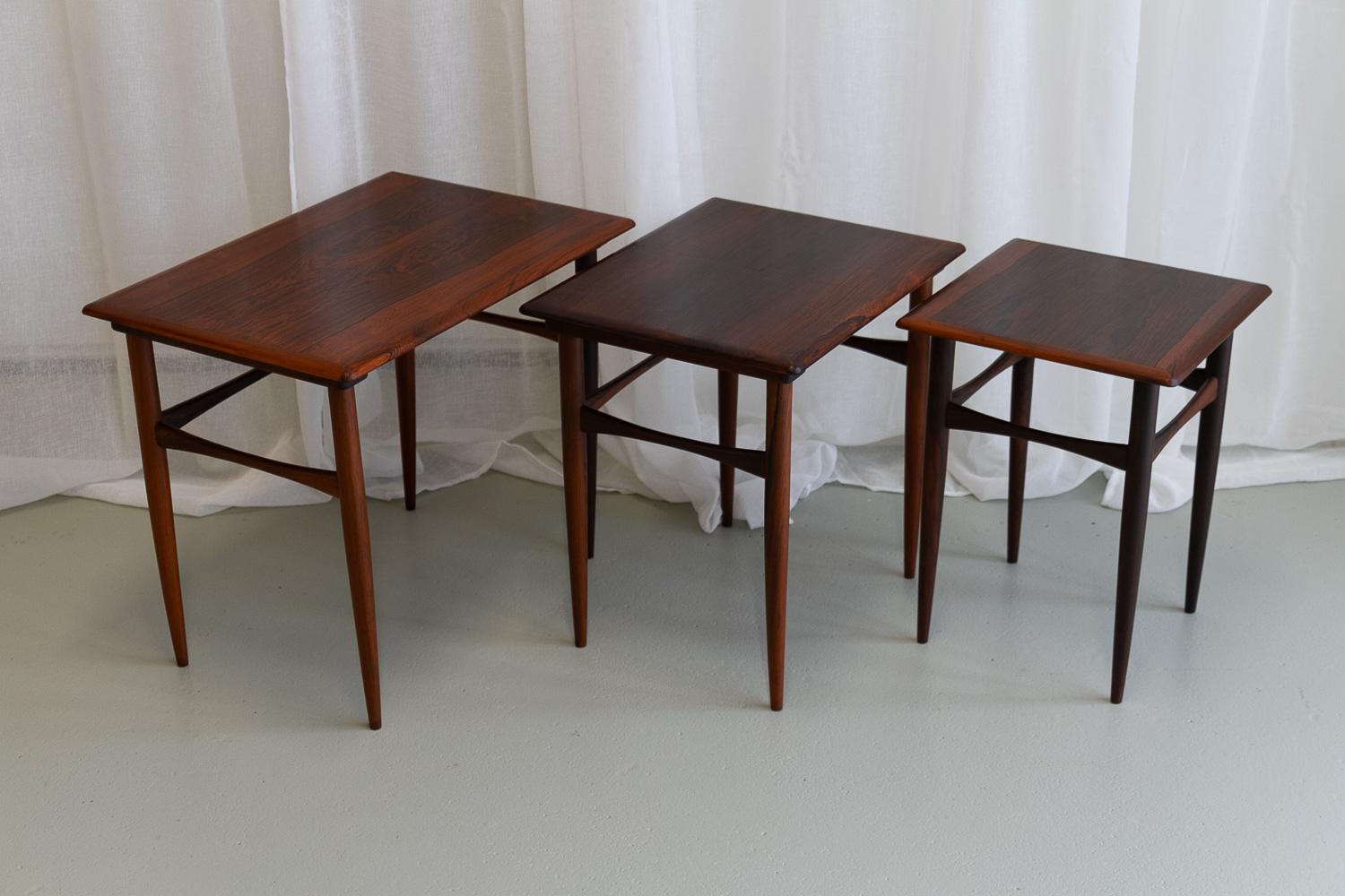 Ensemble de tables gigognes danoises modernes en bois de rose, années 1960.  en vente 3