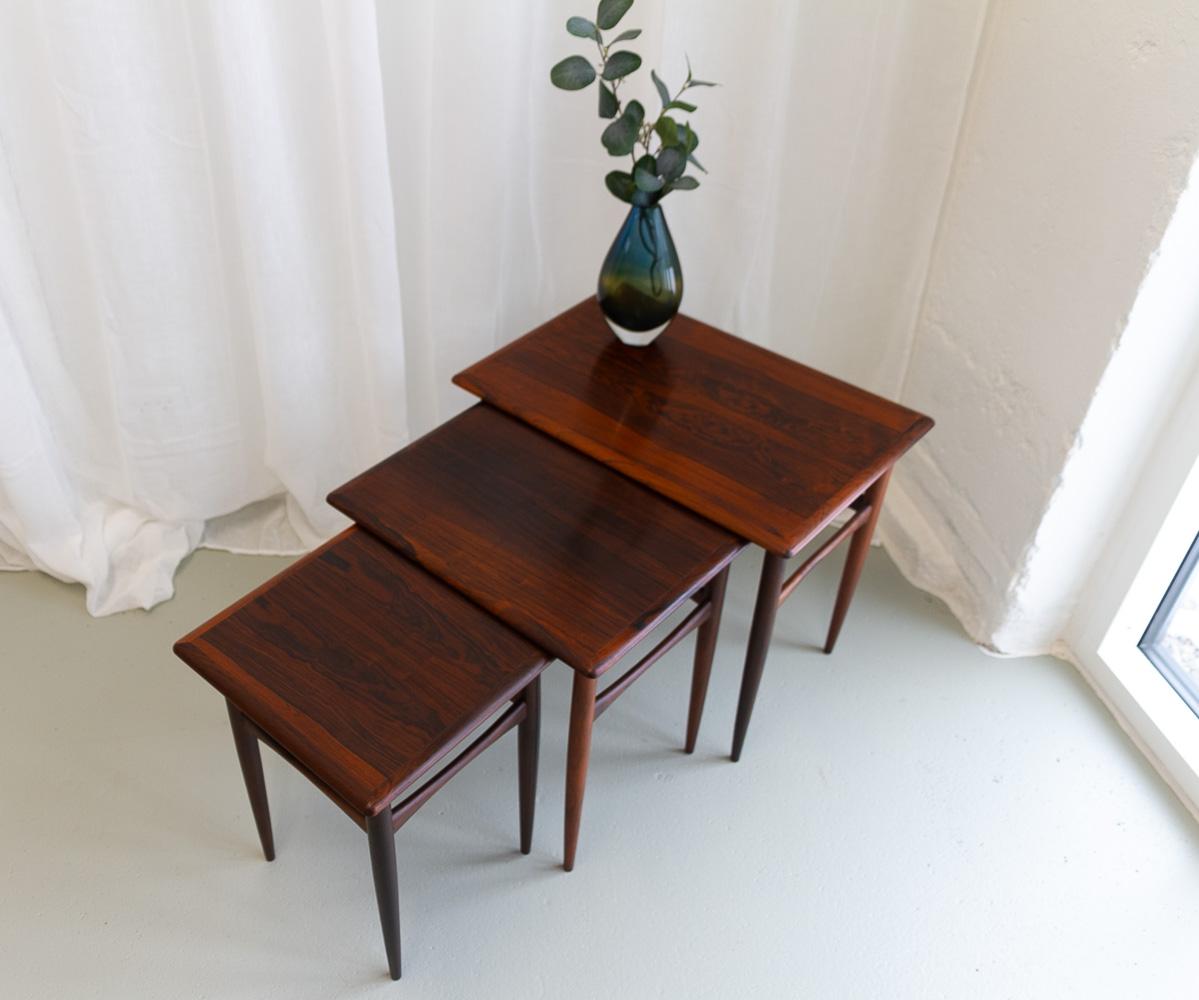 Ensemble de tables gigognes danoises modernes en bois de rose, années 1960.  en vente 11