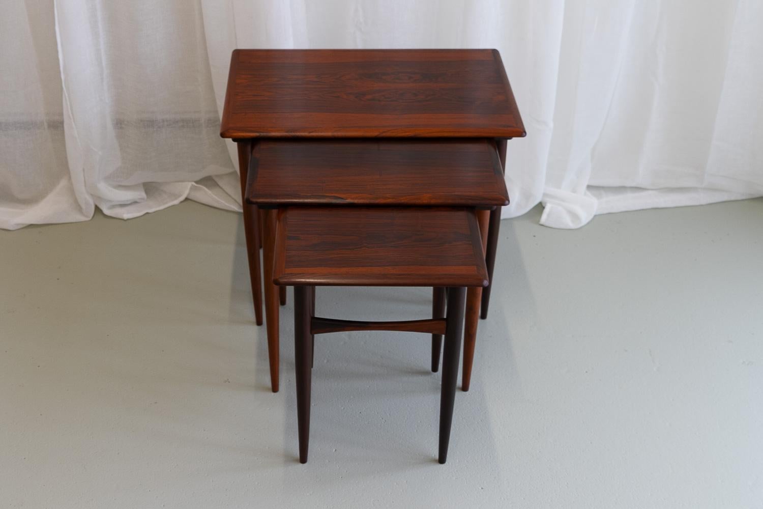Danois Ensemble de tables gigognes danoises modernes en bois de rose, années 1960.  en vente