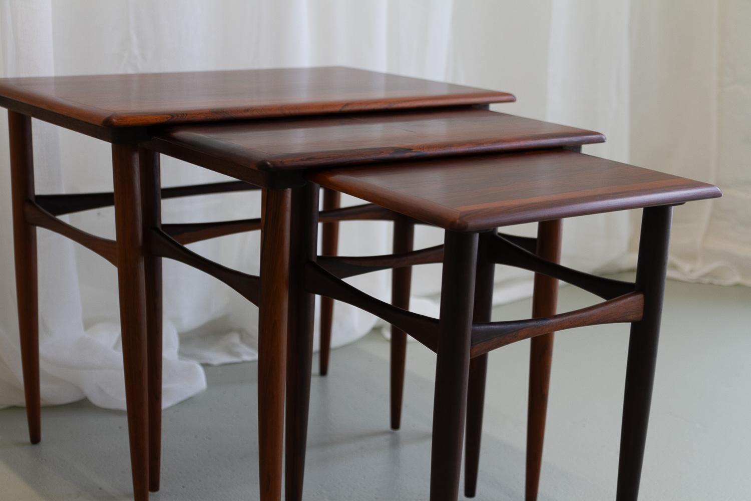 Ensemble de tables gigognes danoises modernes en bois de rose, années 1960.  Bon état - En vente à Asaa, DK