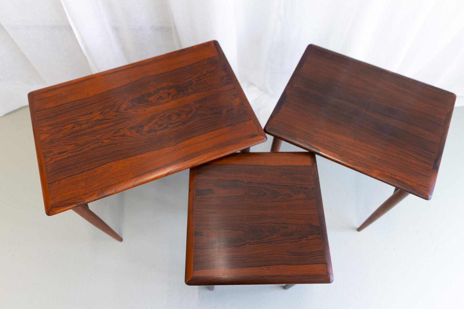 Ensemble de tables gigognes danoises modernes en bois de rose, années 1960.  en vente 2