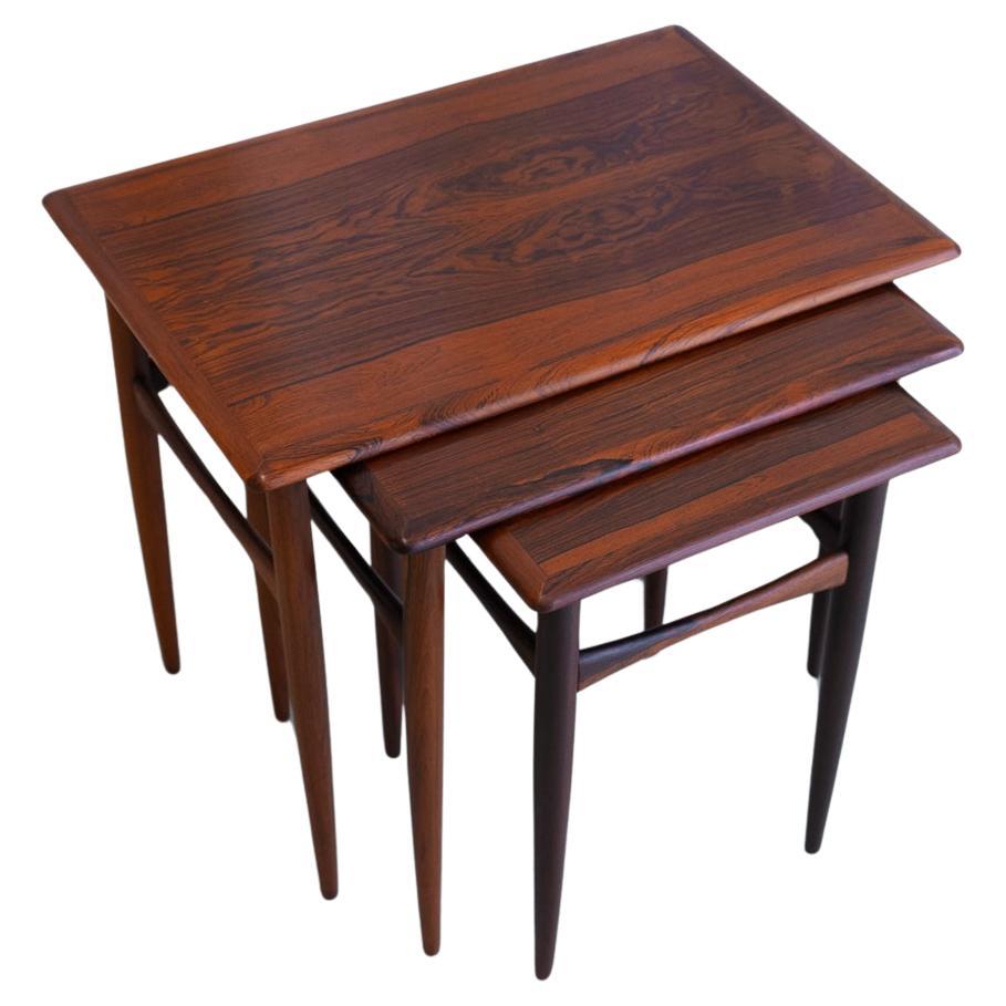 Ensemble de tables gigognes danoises modernes en bois de rose, années 1960.  en vente