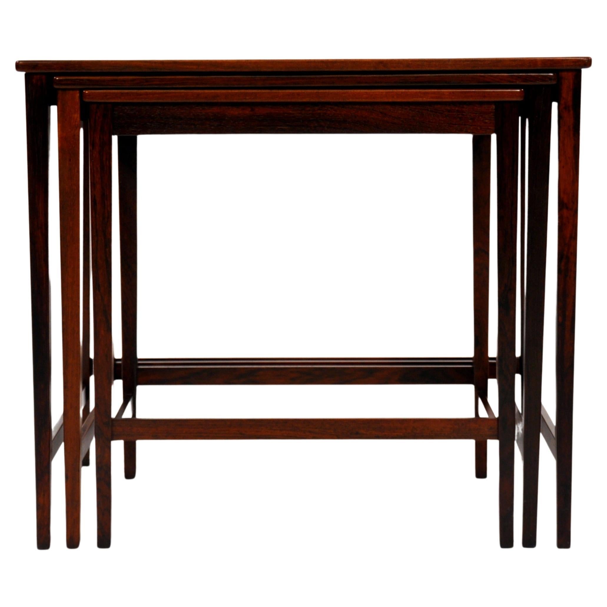 Danish Modern Set of Rosewood Nesting Tables In Excellent Condition For Sale In Miami, FL