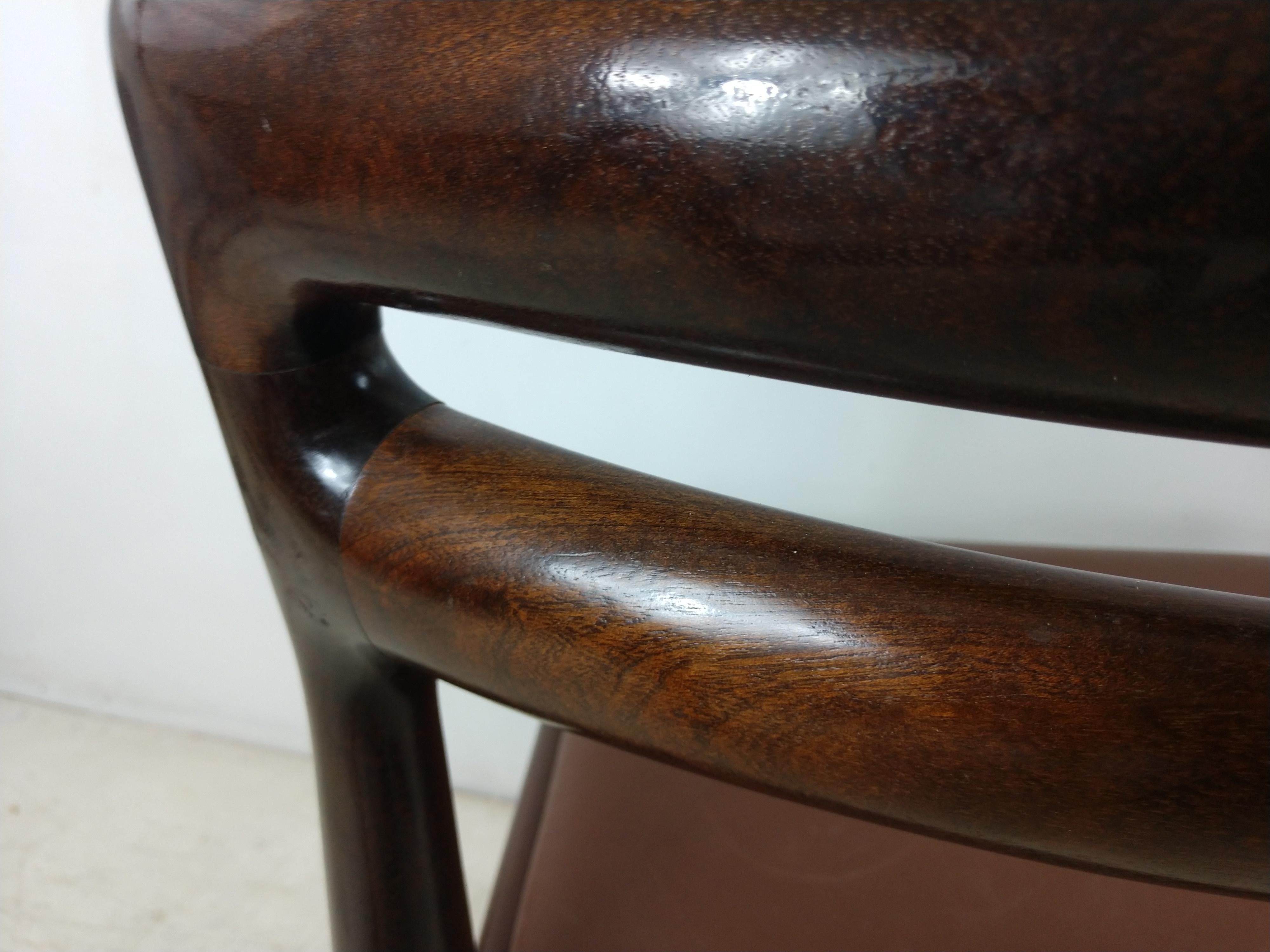 Fabulous set of rosewood dining chairs with leather seats. Created and designed by H W Klein for Bramin. Chairs are tight and in excellent vintage condition. Seat height is 18.5, Leather seats unscrew easily for either replacement or cleaning.