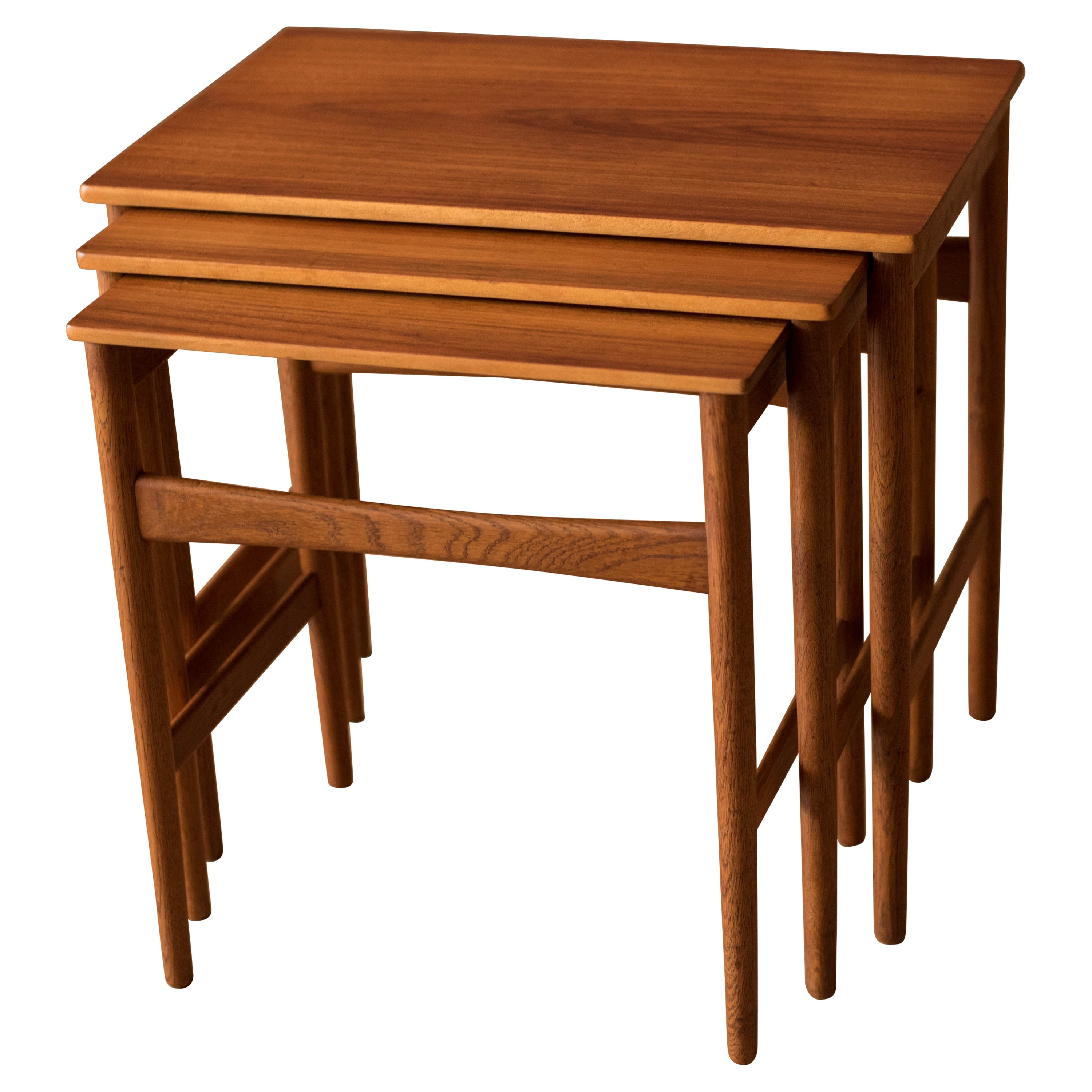 Set di tavolini in teak moderni danesi di Hans J. Wegner per Andreas Tuck