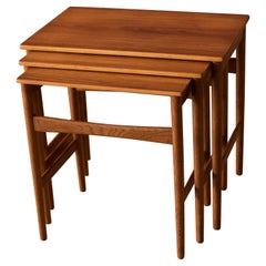 Set di tavolini in teak moderni danesi di Hans J. Wegner per Andreas Tuck