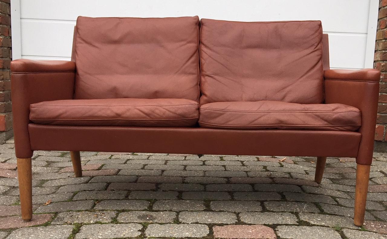 Milieu du XXe siècle Settee-Sofa moderne danois en cuir brun cognac, modèle 55 de Kurt stervig en vente