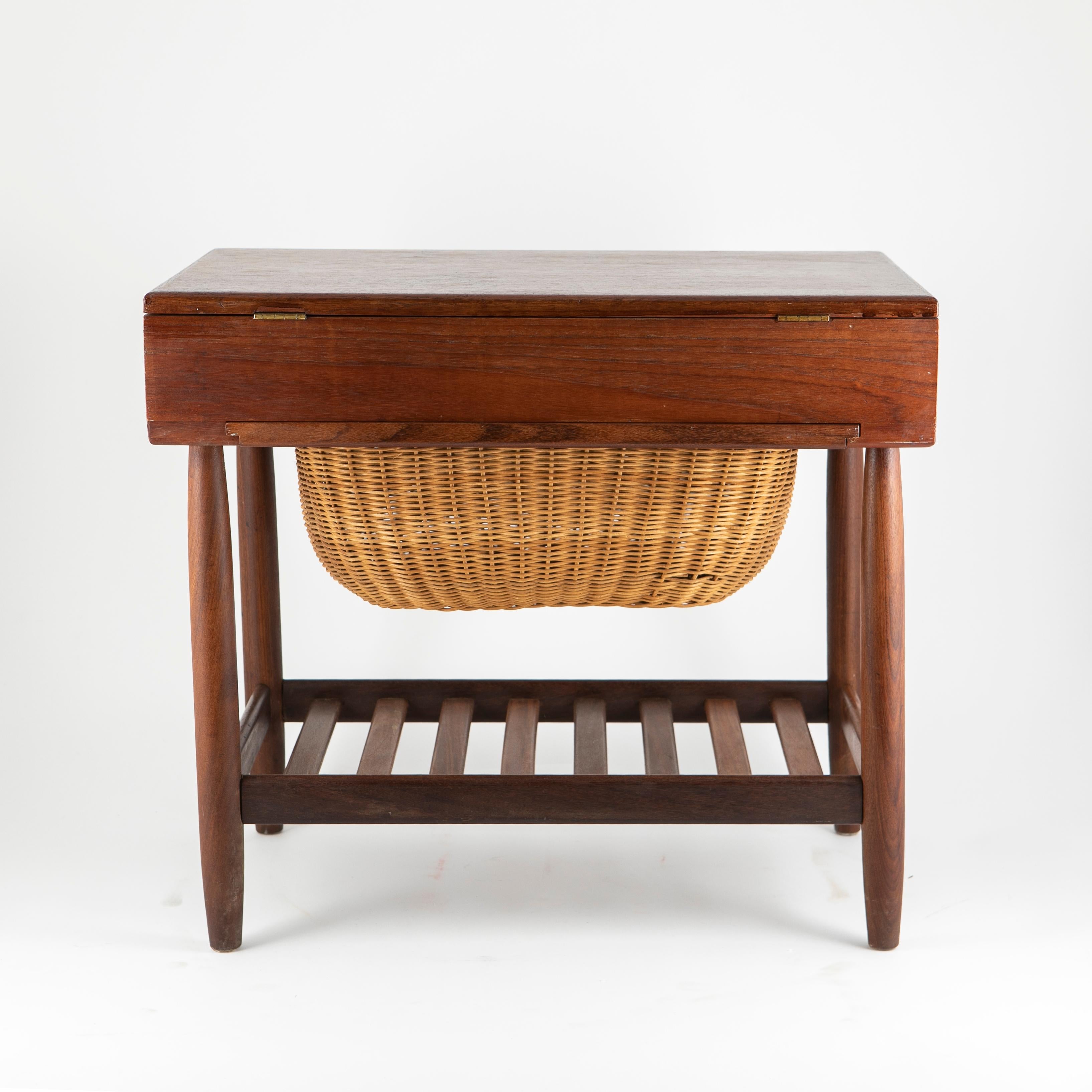 Danish Modern Sewing / End Table by Ejvind Johansson for FDB Mobler In Good Condition In Kastrup, DK