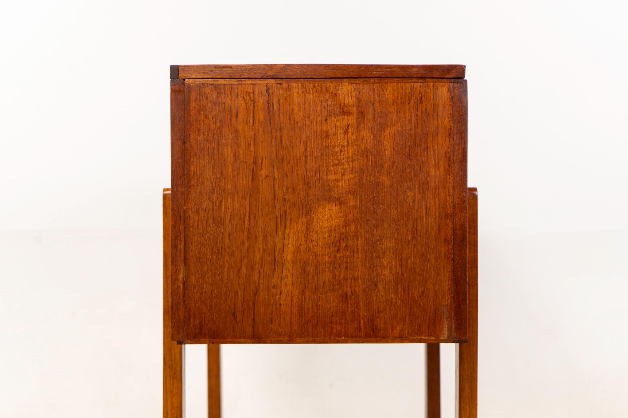 Table danoise moderne en teck coulé en vente 3