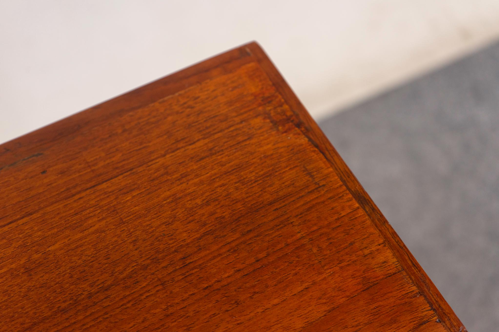Table danoise moderne en teck coulé Bon état - En vente à VANCOUVER, CA