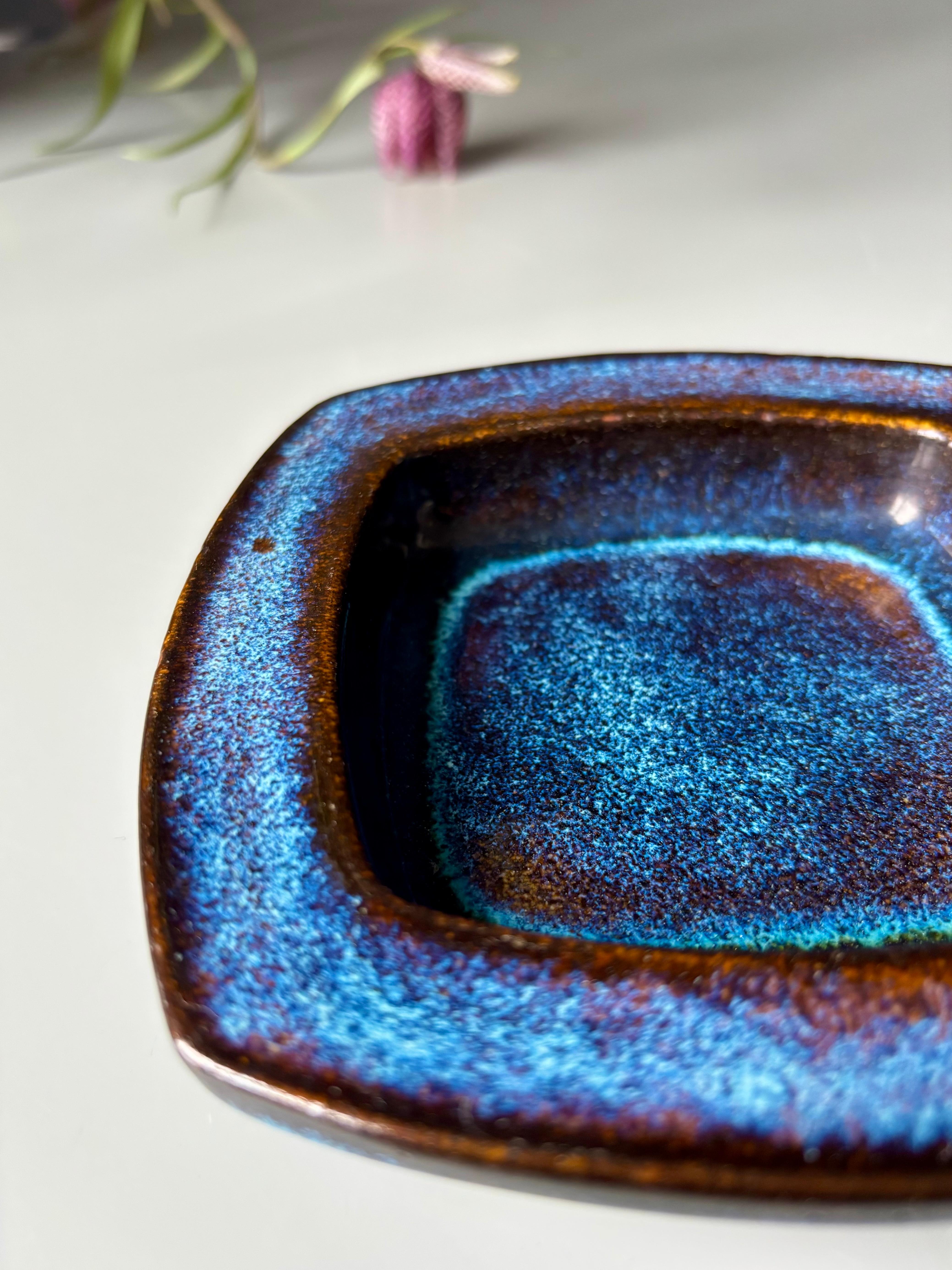 Mid-Century moderno Piatto Vide-Poche danese moderno in gres blu lucido, anni '60 in vendita