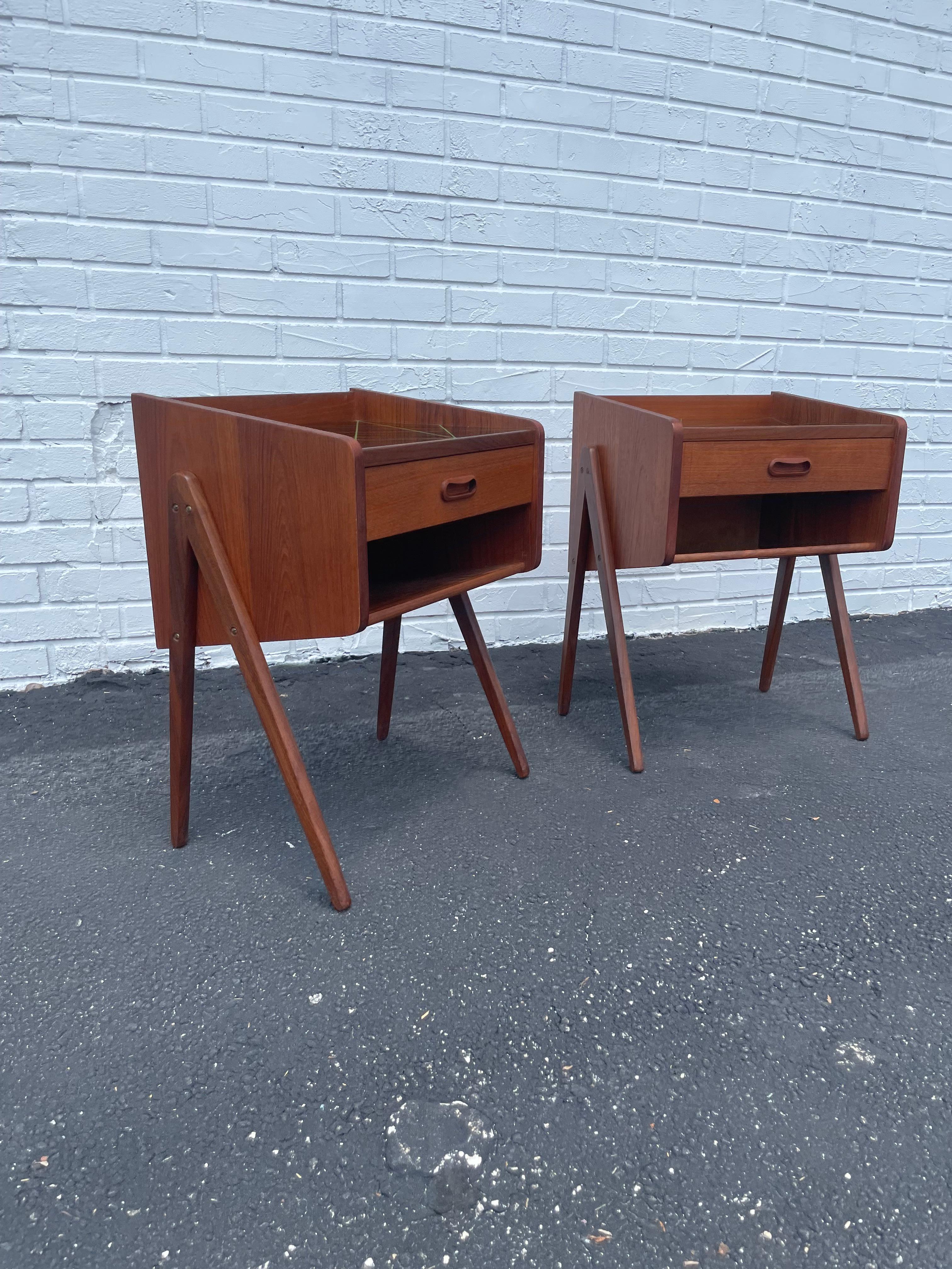 Danish Modern Side or End Tables - a Pair For Sale 2