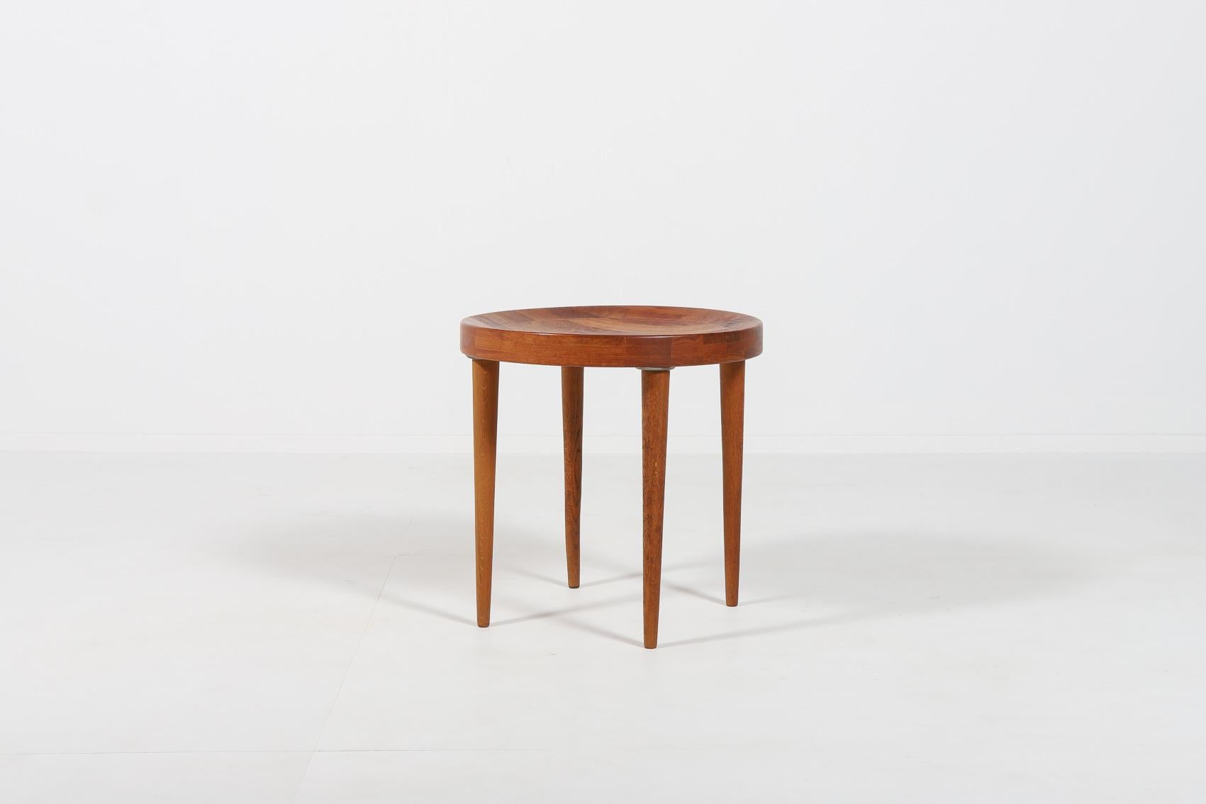 Teak and oak combination side table / fruit bowl by Jens Harald Quistgaard, produced in 1950’s by Nissen in Denmark.

Condition
Good

Dimensions
diameter: 50 cm
height: 50 cm