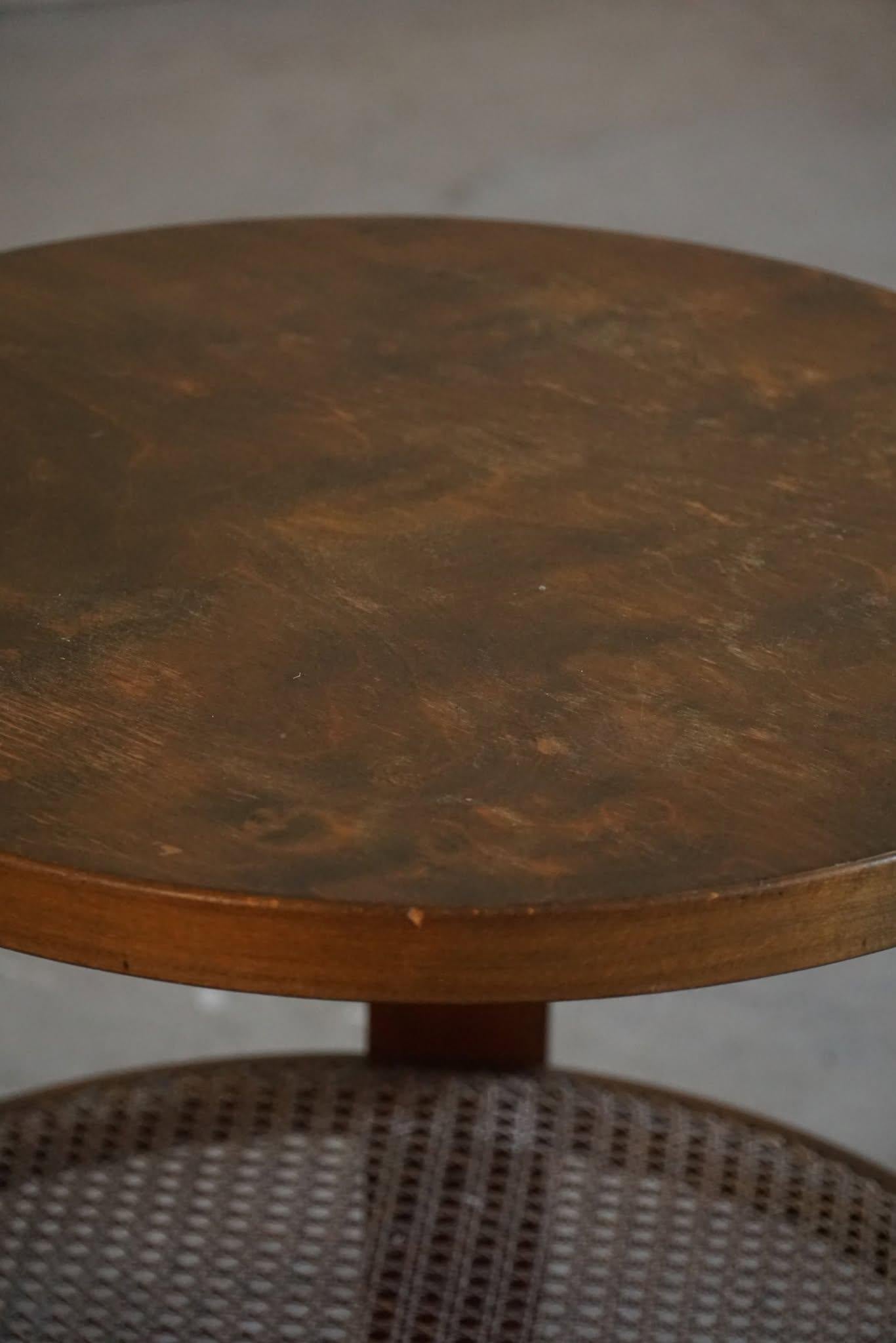 Dänischer moderner dänischer Beistelltisch aus lackierter Buche, Fritz Hansen, „Modell 1535“, 1940er Jahre im Zustand „Gut“ im Angebot in Odense, DK