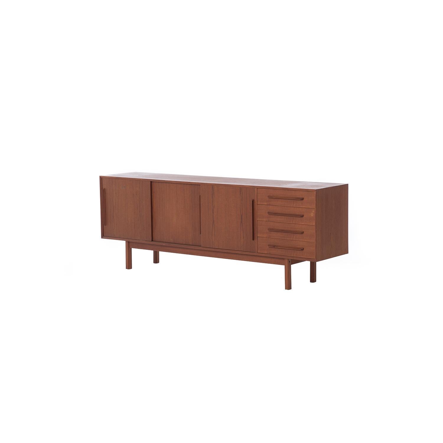 Danish Modern Sideboard In Excellent Condition In Minneapolis, MN