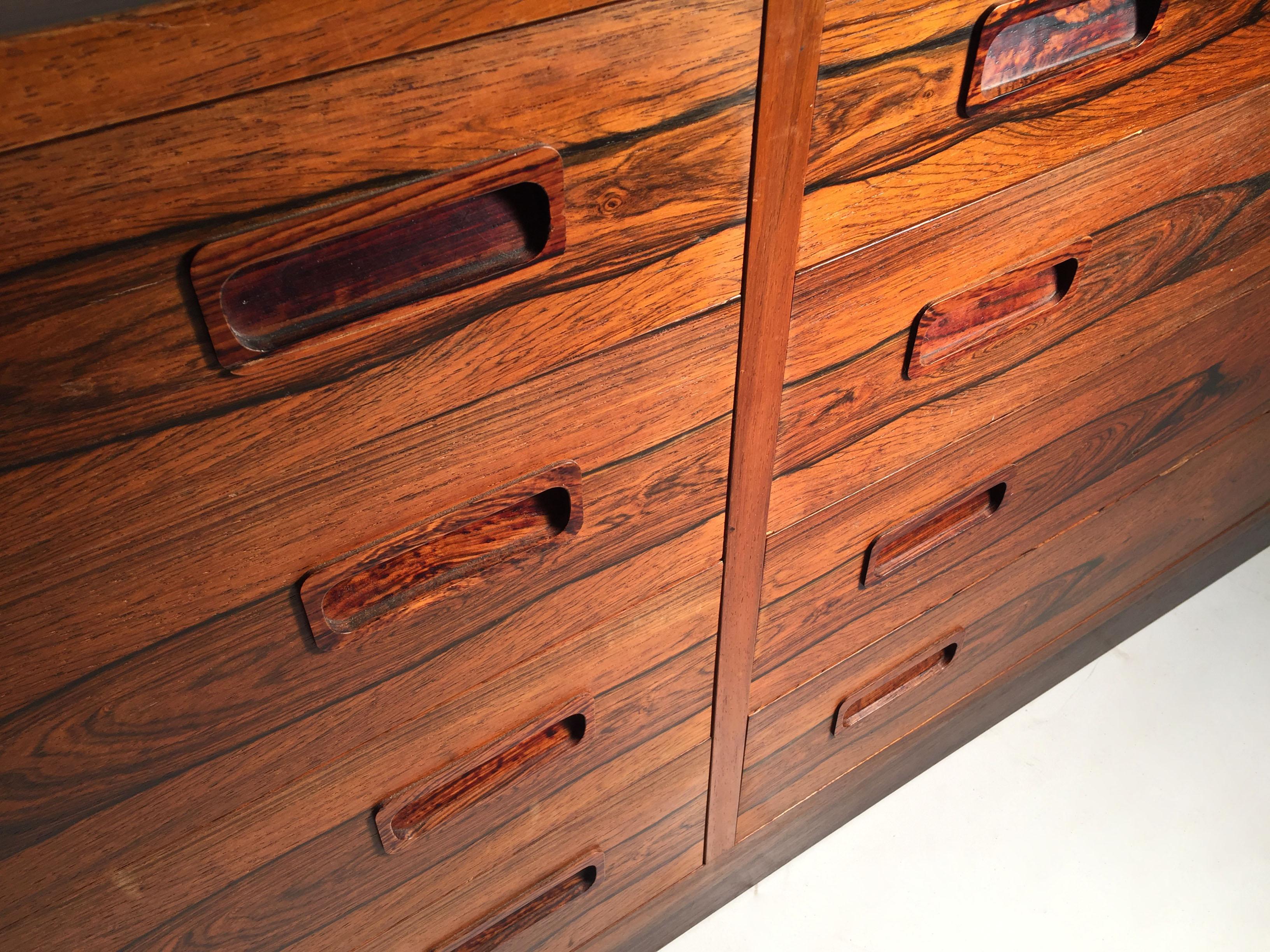 Danish Modern Signed Poul Hundevad Rosewood Dresser Sideboard For Sale 1