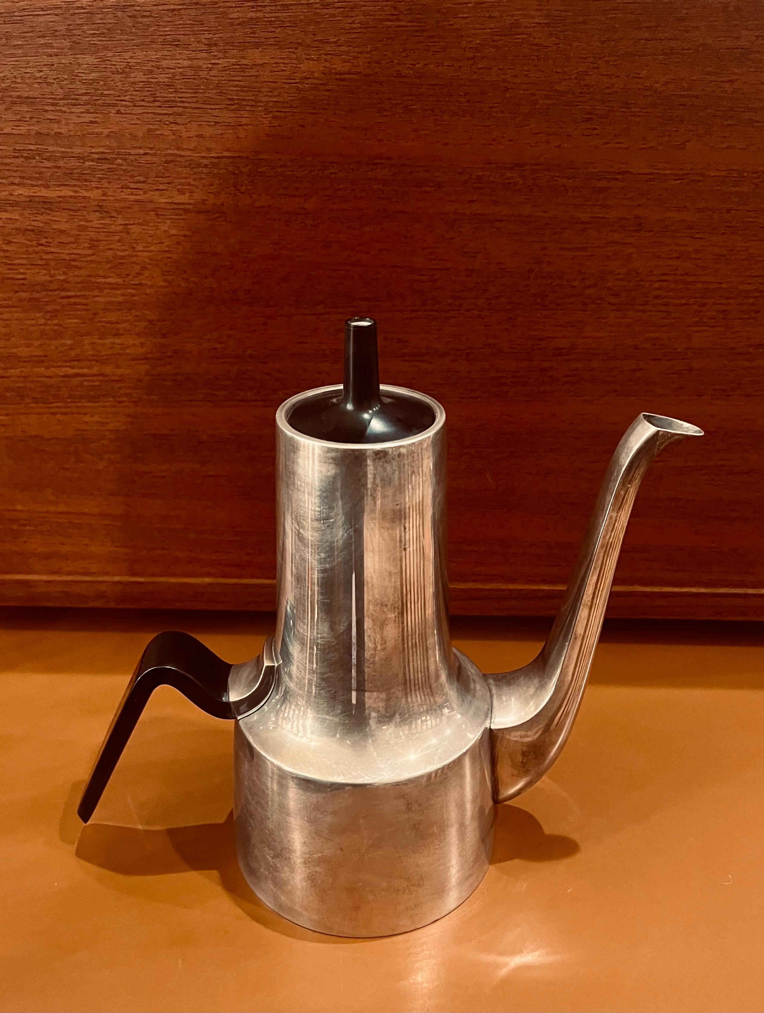 Cafetière danoise moderne en métal argenté conçue par Hans Bunde pour Cohr des années 1950 Excellent état - En vente à San Diego, CA