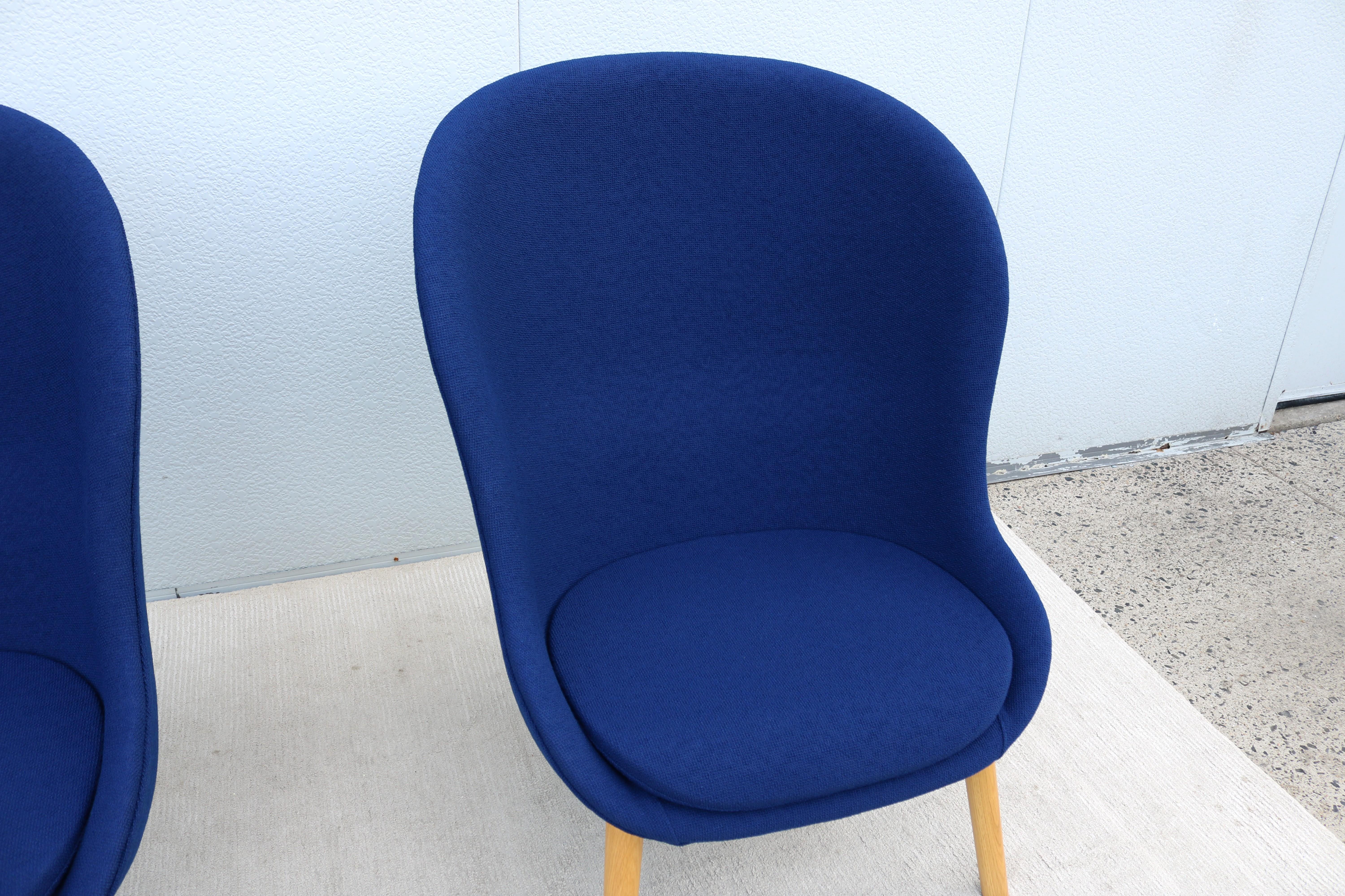 Blaue Hyg-Loungesessel der dänischen Moderne Simon Legald für Normann Copenhagen, ein Paar im Angebot 7