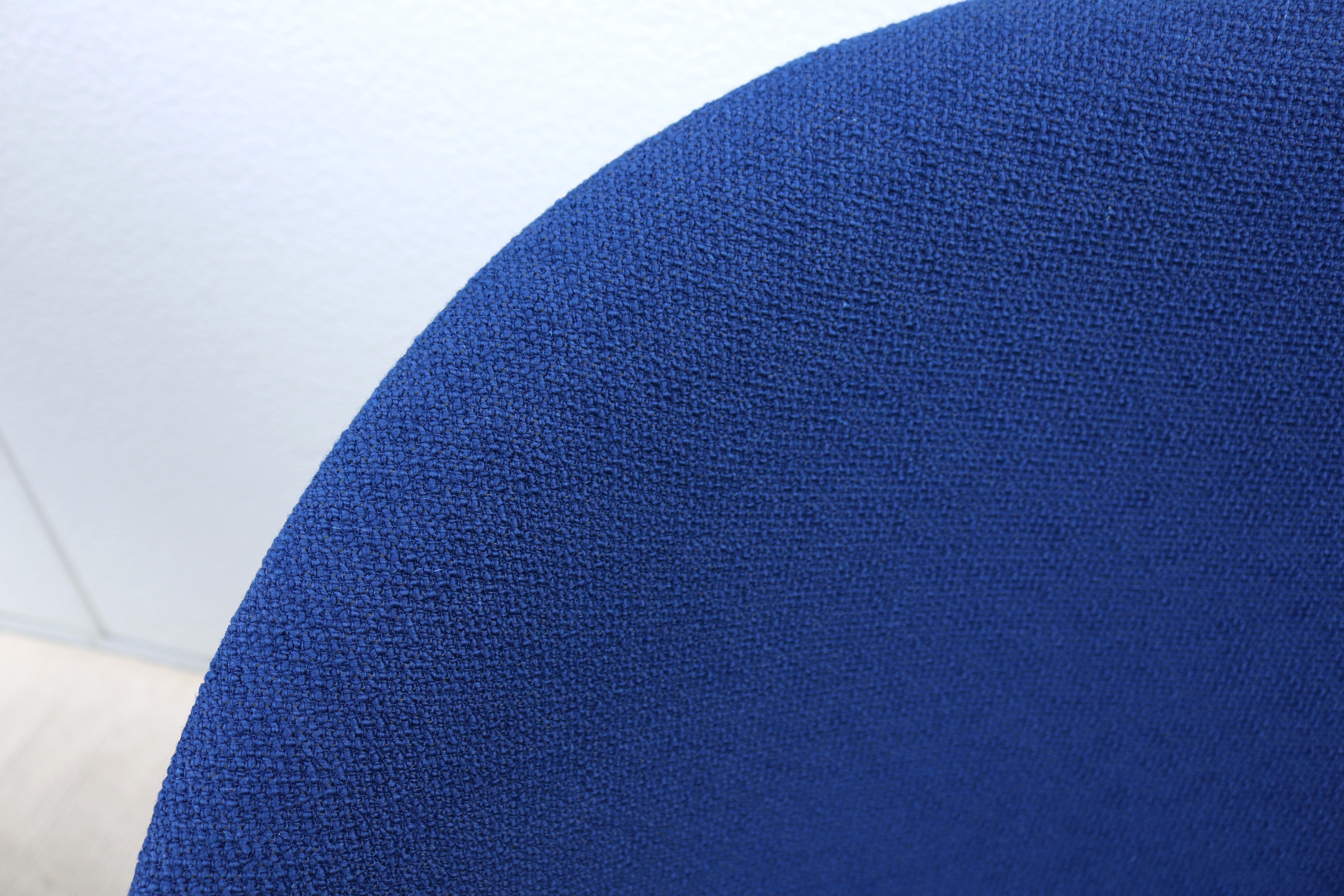 Blaue Hyg-Loungesessel der dänischen Moderne Simon Legald für Normann Copenhagen, ein Paar im Angebot 9