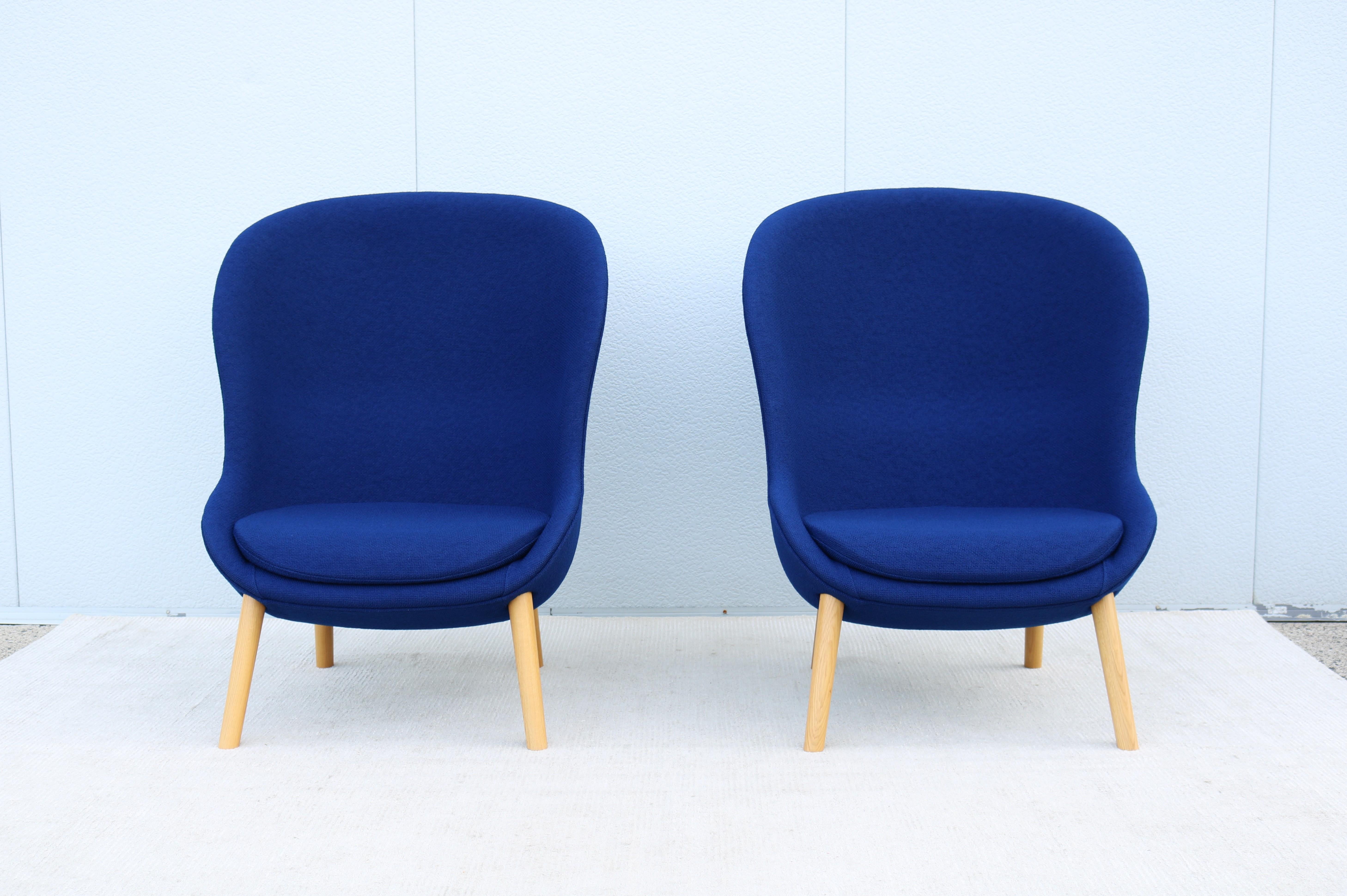 Blaue Hyg-Loungesessel der dänischen Moderne Simon Legald für Normann Copenhagen, ein Paar (21. Jahrhundert und zeitgenössisch) im Angebot