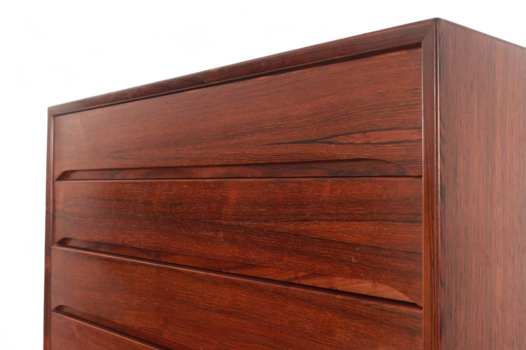 Origin: Denmark
Designer: Unknown
Manufacturer: Unknown
Era: 1960s
Materials: Rosewood
Measurements: 33