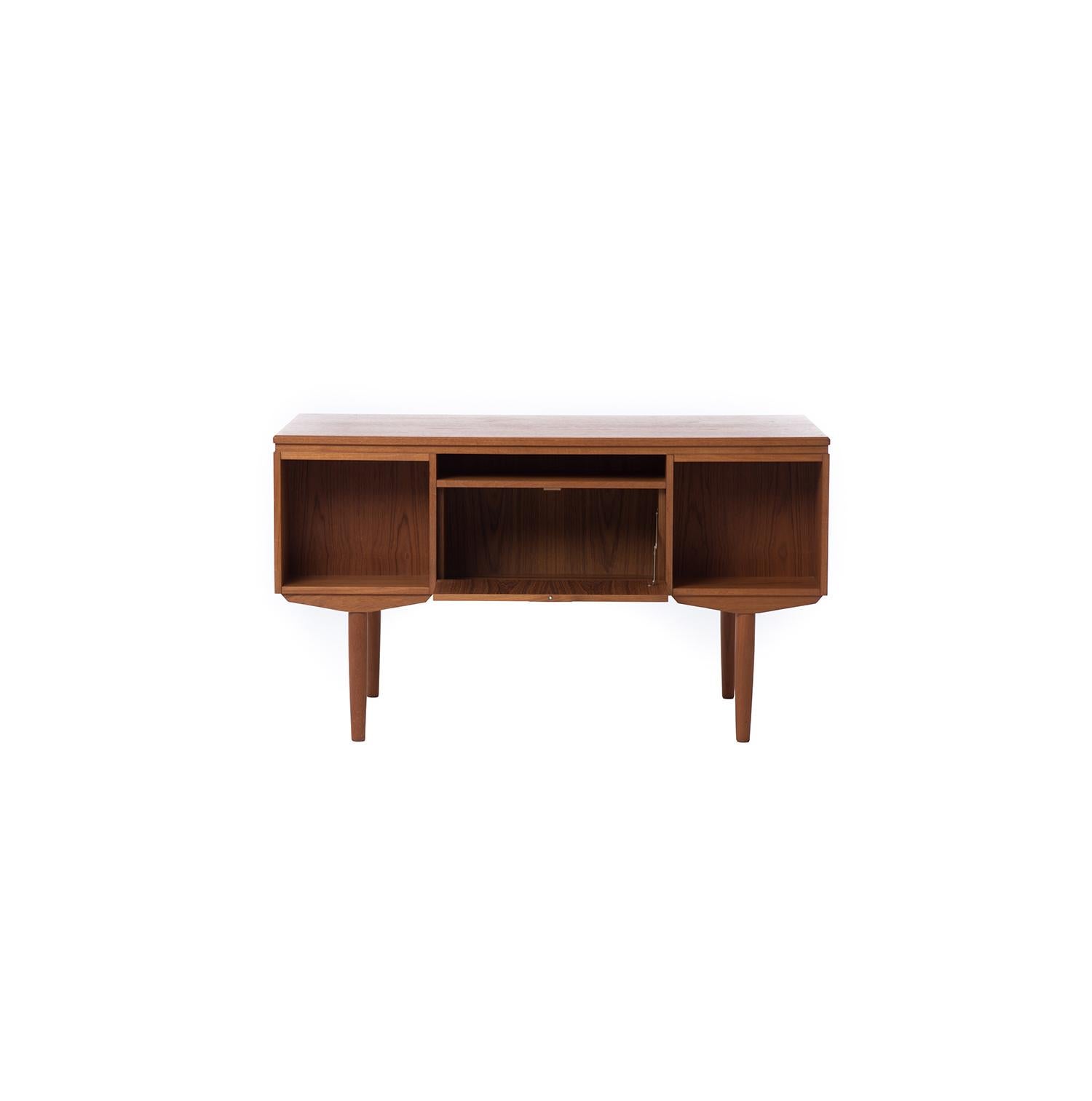 Danish Modern Six-Drawer Teak Desk with Front Side Shelves and Bar Storage (Teakholz)