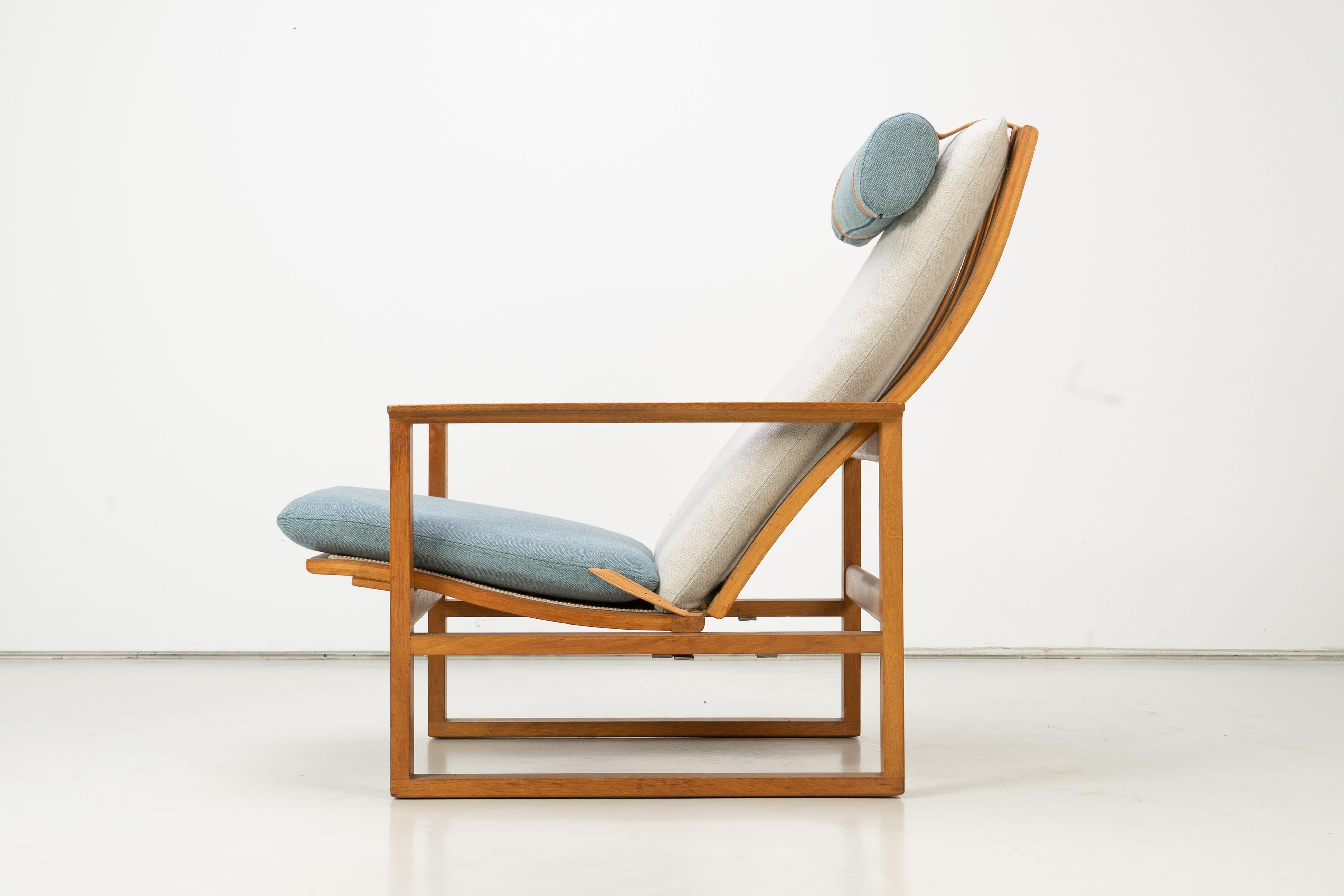 Scandinavian Modern Danish Modern Sled Lounge Chair Mod. 2254 by Børge Mogensen Fredericia Oak 1960s