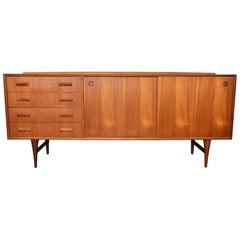 Credenza danese moderna ad ante scorrevoli in teak con bordo Keeler