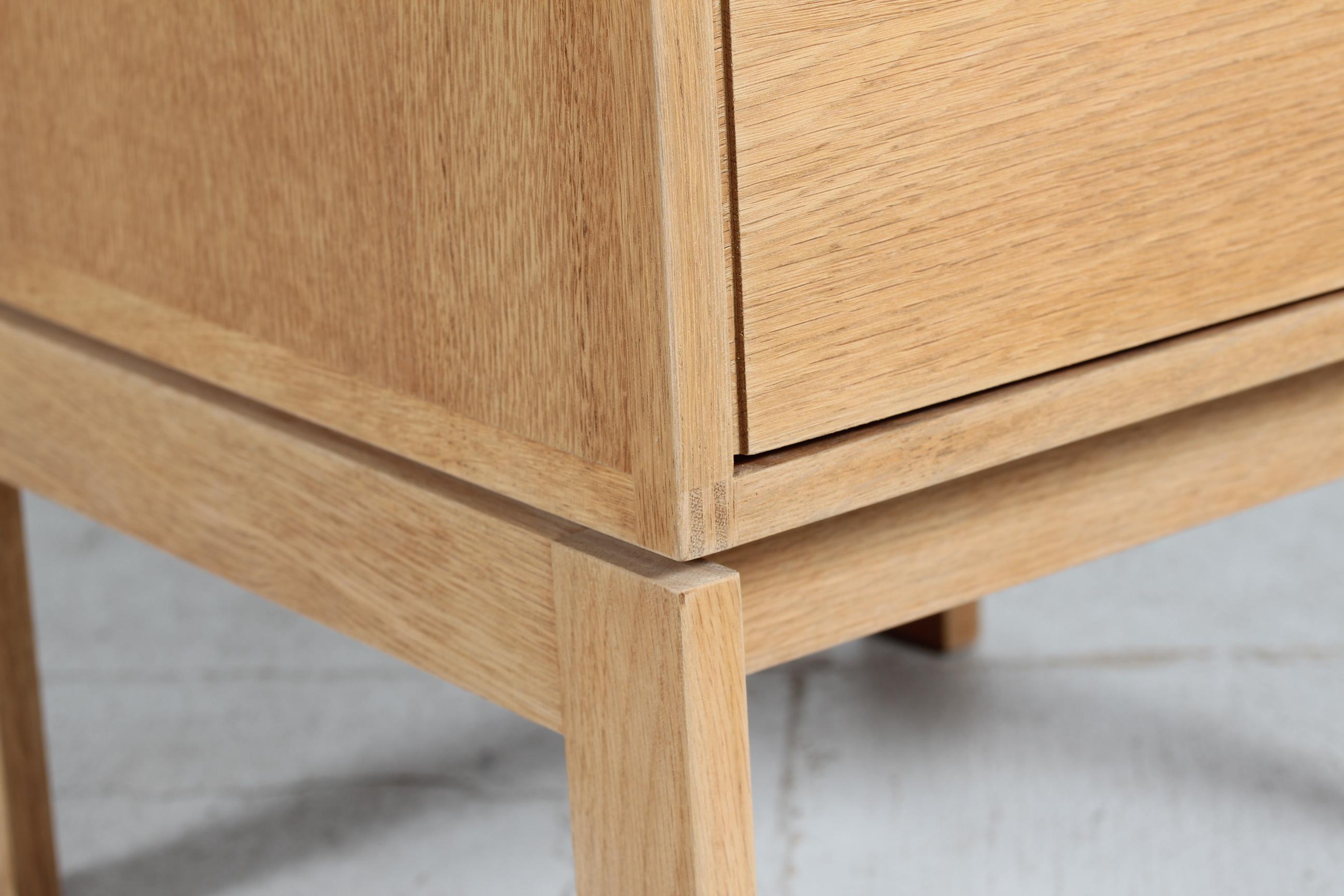Danish Modern Small Oak Chest of Drawers, Bedside or Office, Munch Møbler, 1970s For Sale 1