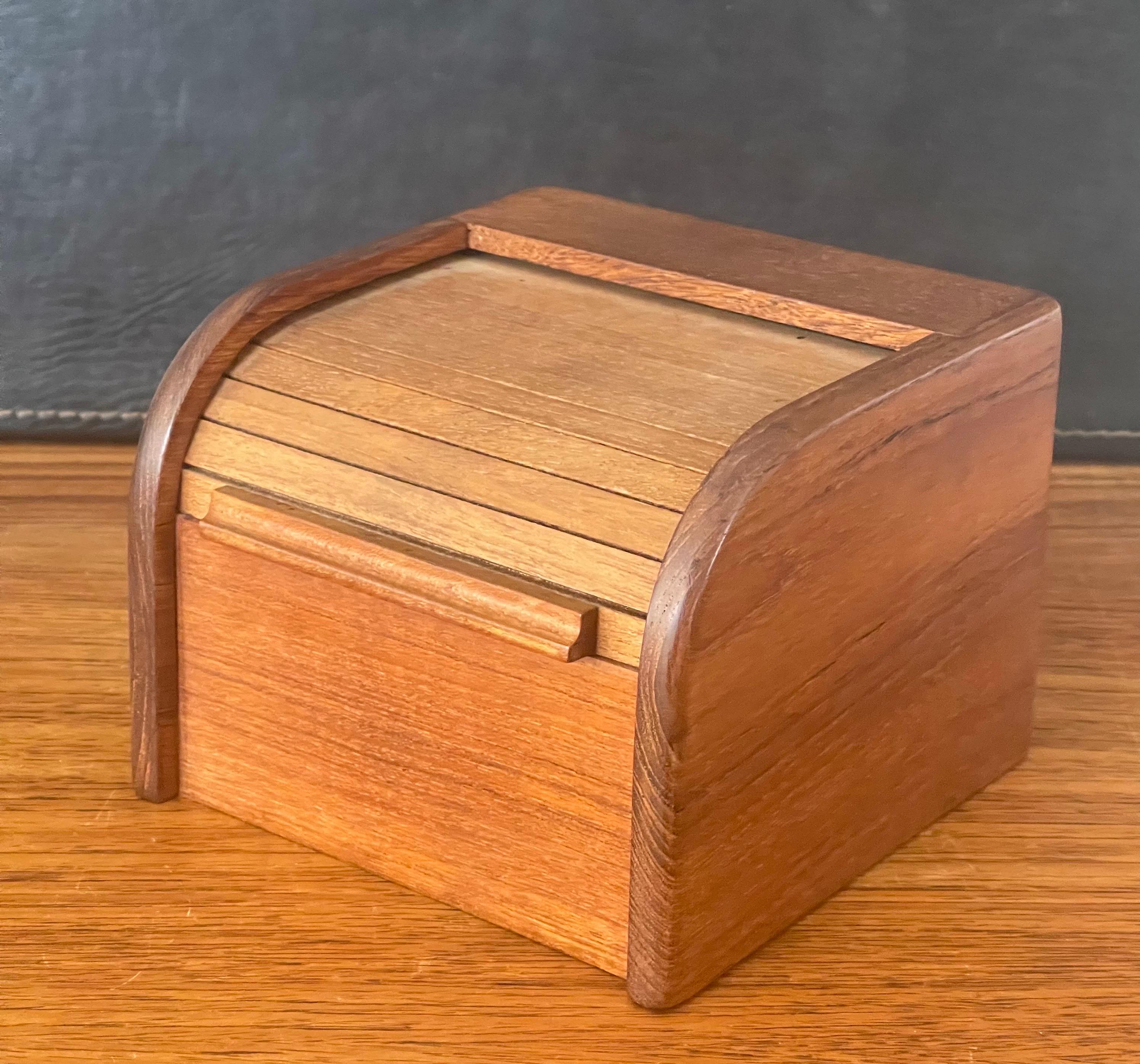 Danish modern small tambour teak box, circa 1970s. The box is in very good vintage condition and measures 6