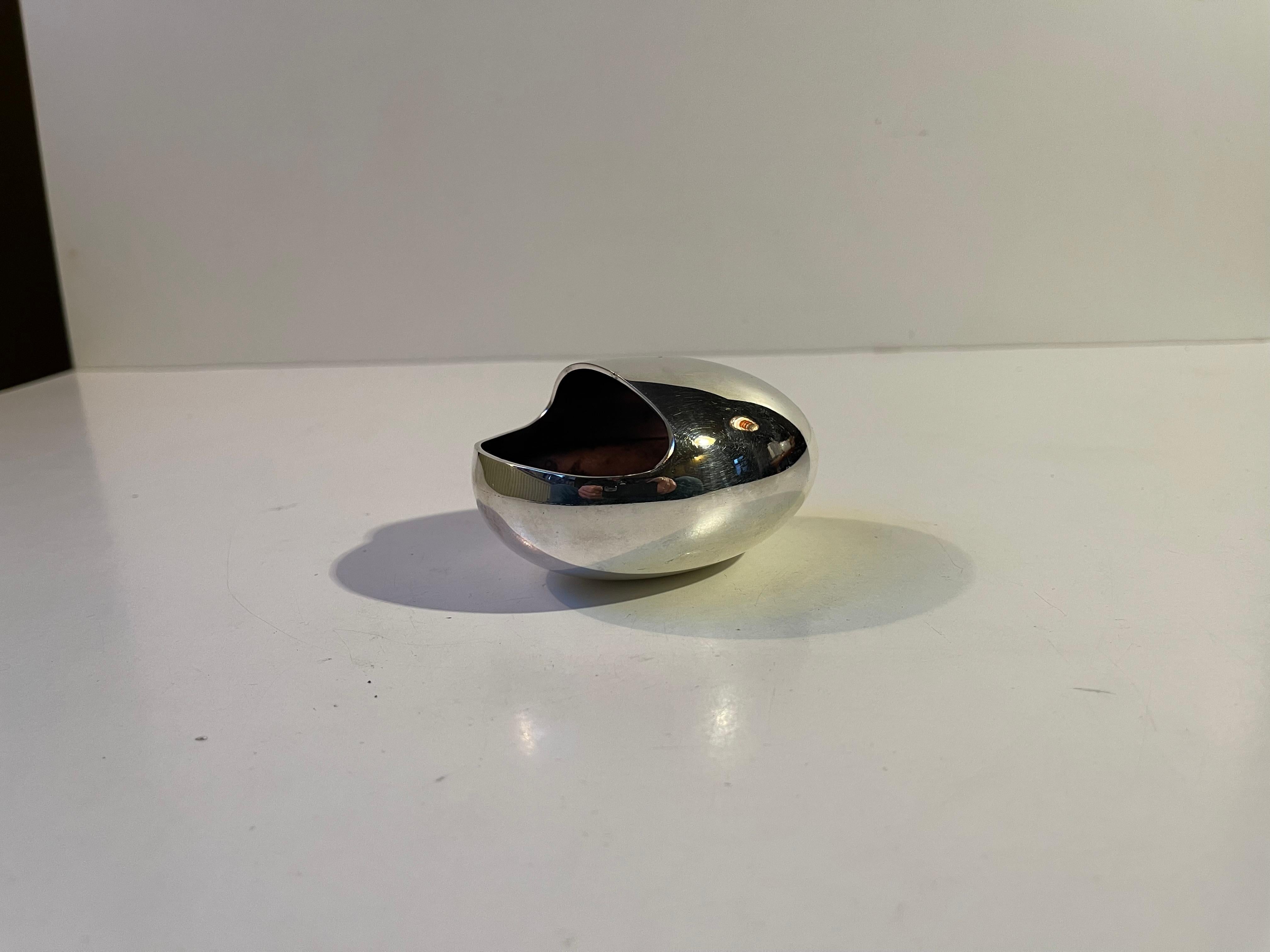 Metà XX secolo Posacenere Smile moderno danese in silverplate di Carl Cohr, anni '50 in vendita