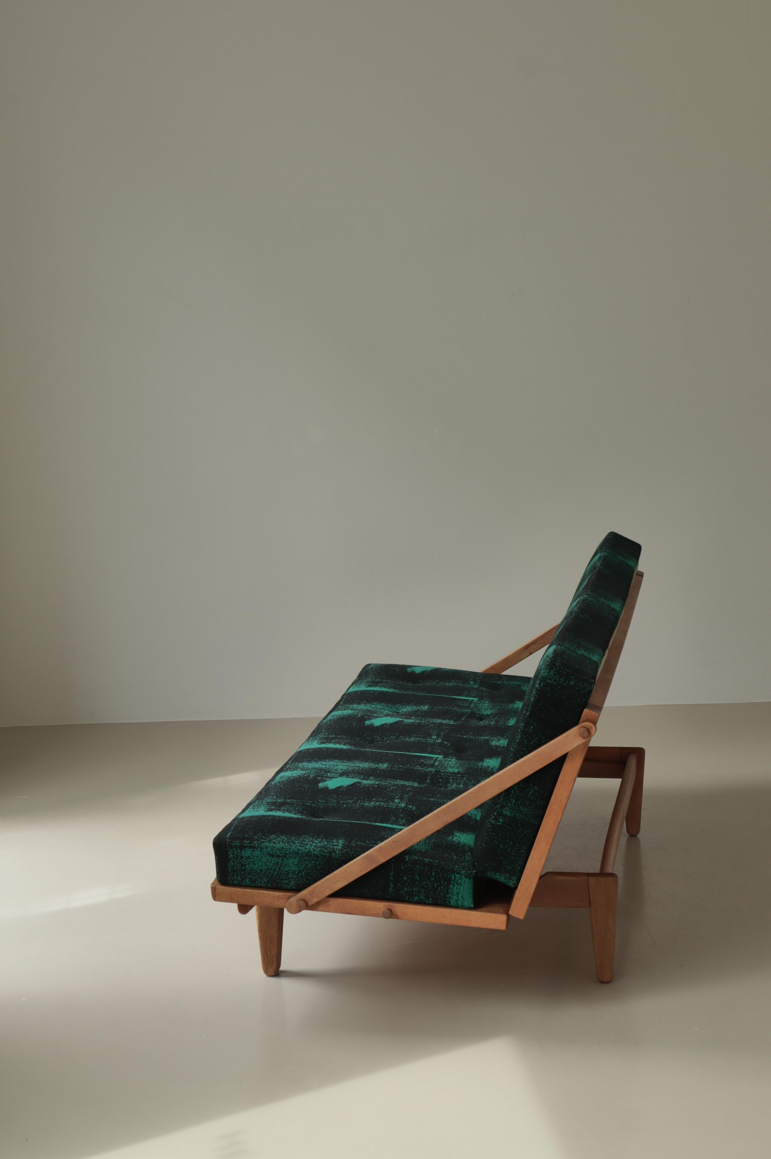 Sofá-cama moderno danés en madera de roble, Poul Volther para Frem Møbelfabrik, años 50 Tela en venta