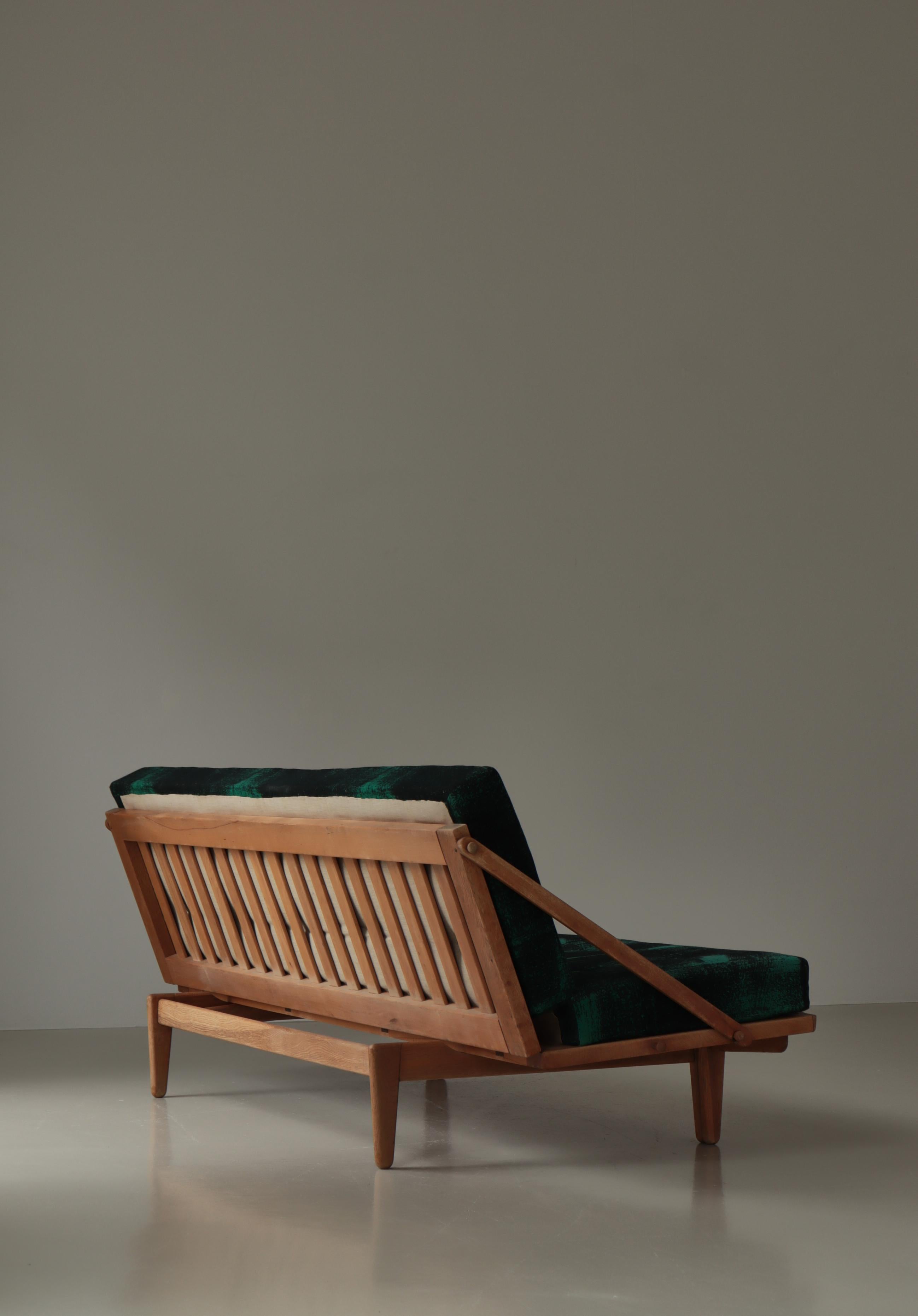 Sofá-cama moderno danés en madera de roble, Poul Volther para Frem Møbelfabrik, años 50 en venta 2
