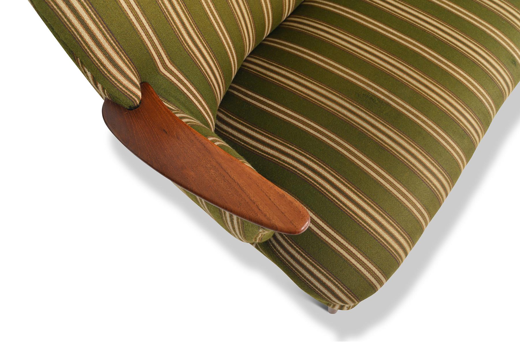 Mid-Century moderno Divano moderno danese in lana a righe verdi con zampe in teak in vendita