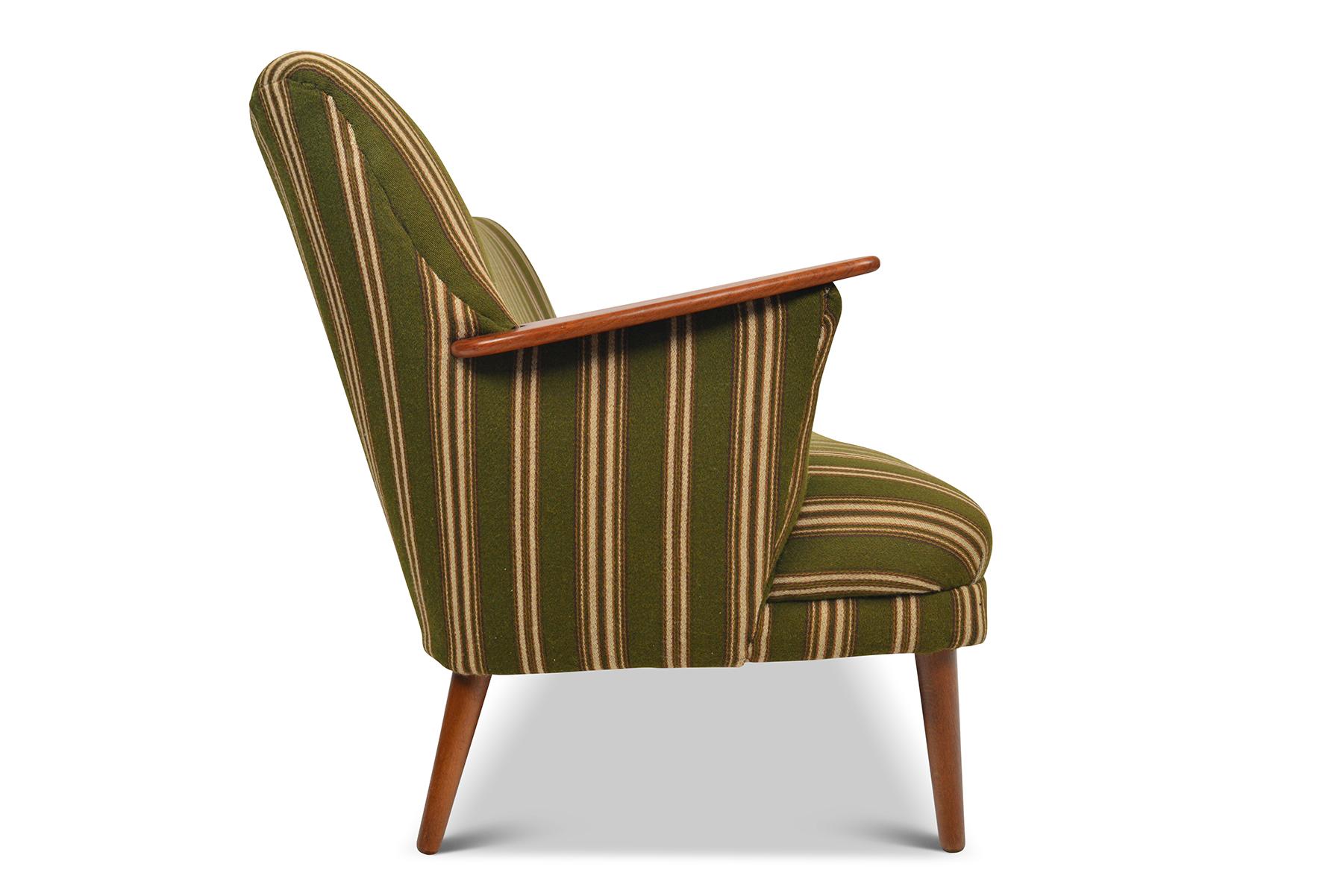 XX secolo Divano moderno danese in lana a righe verdi con zampe in teak in vendita