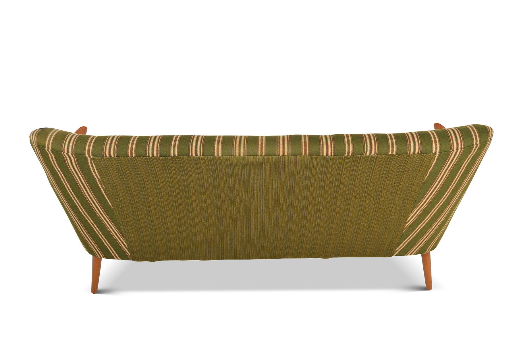 Teak Divano moderno danese in lana a righe verdi con zampe in teak in vendita