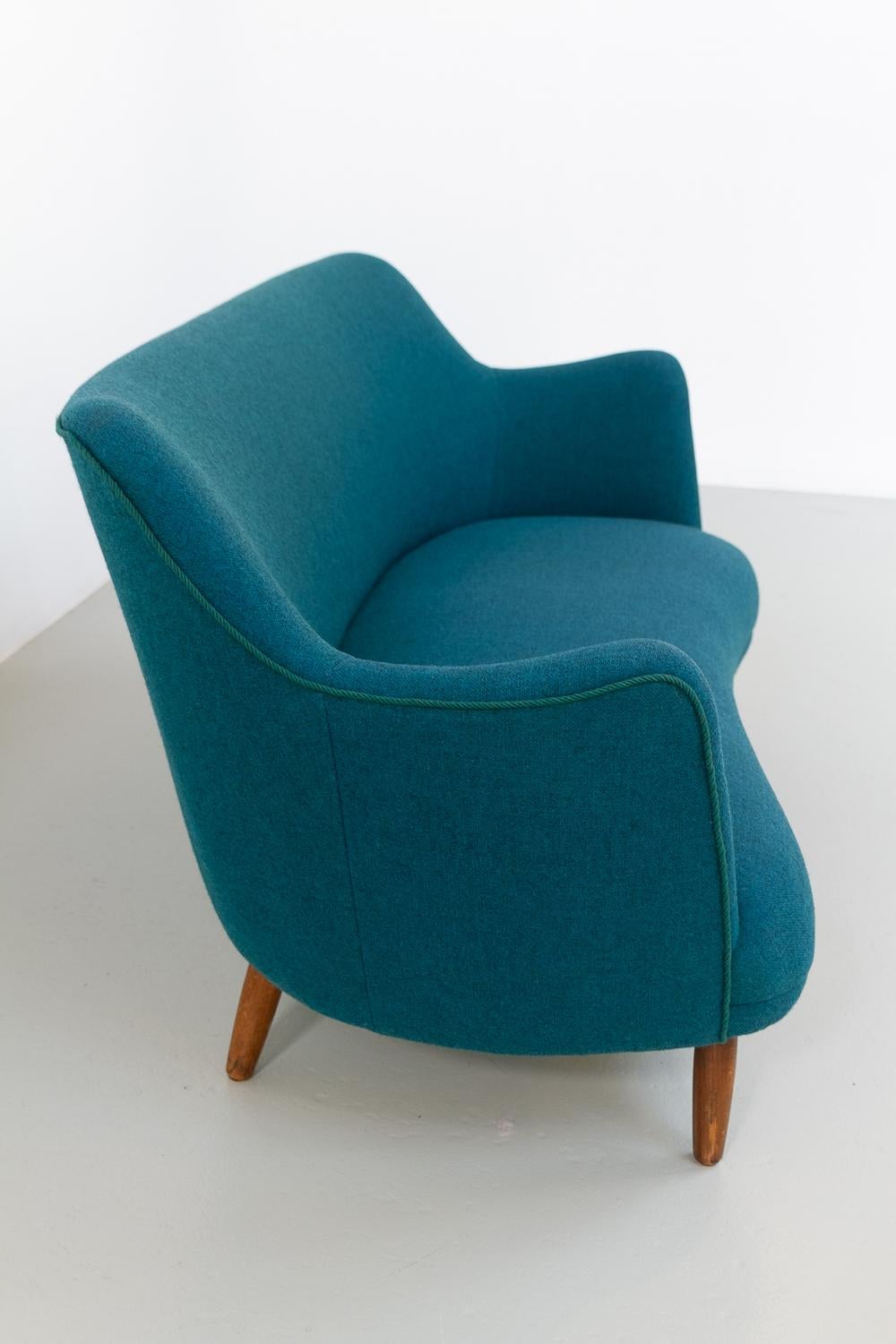 Sofá moderno danés en azul turquesa, años 50. mediados del siglo XX en venta