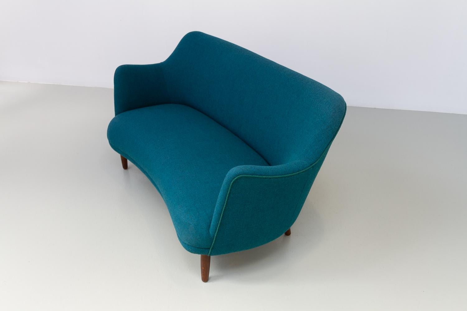 Sofá moderno danés en azul turquesa, años 50. Lana en venta