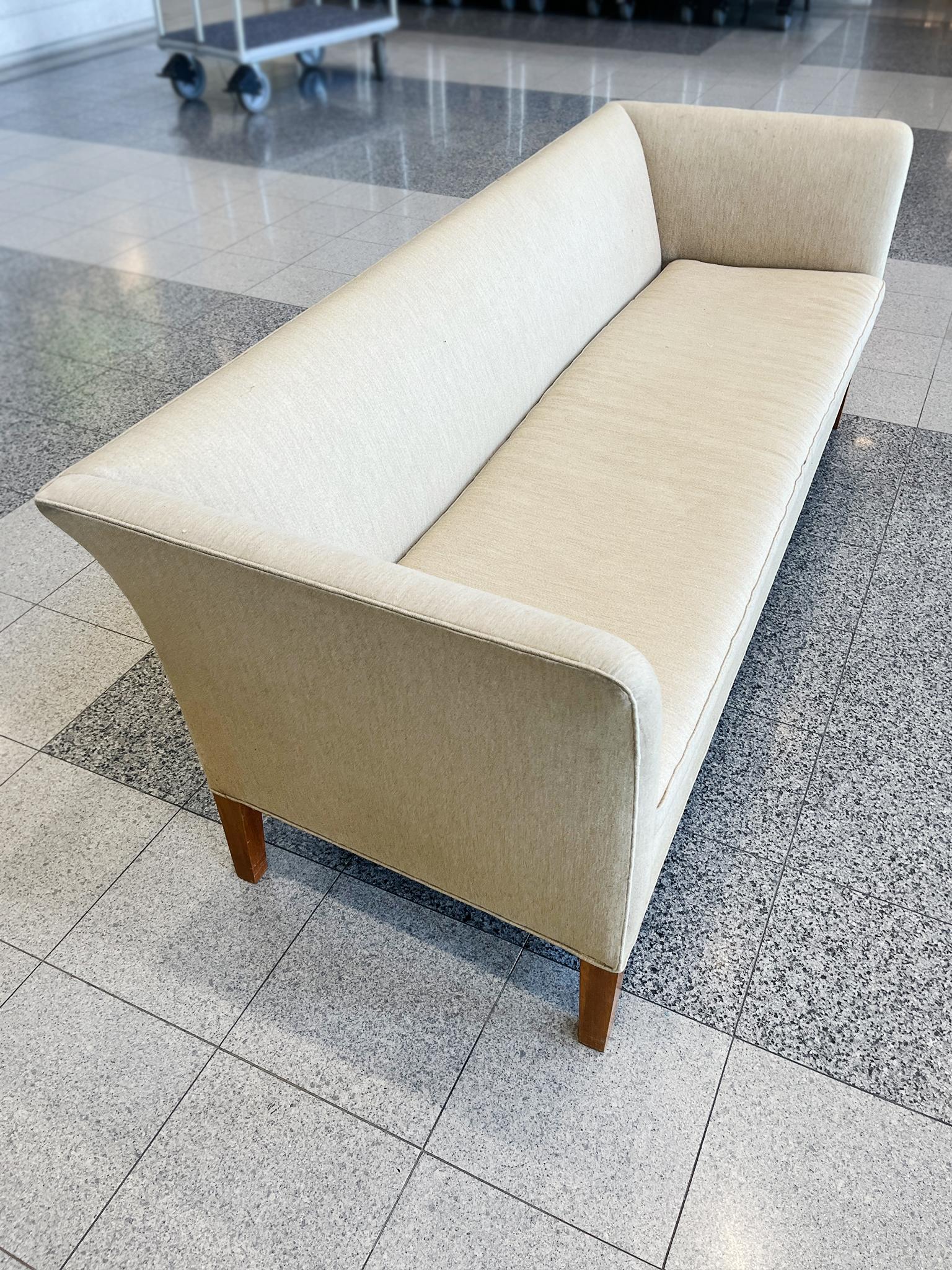 Danish Modern Sofa in the Style of Frits Henningsen For Sale 2