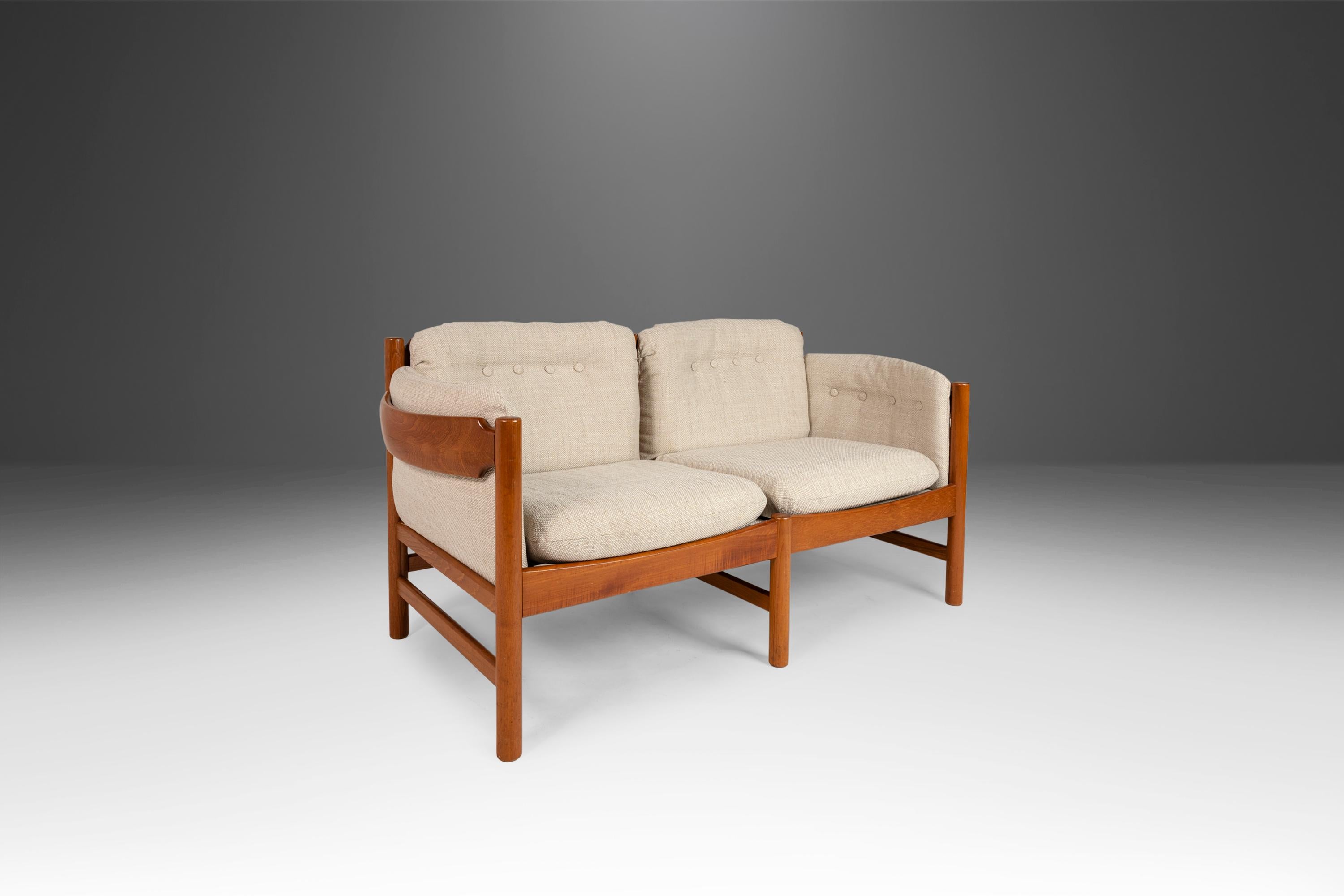 Dänisches modernes Sofa / Loveseat von Jydsk Mobelvaerk aus Teakholz und neuem Stoff, 1960er Jahre (Skandinavische Moderne) im Angebot