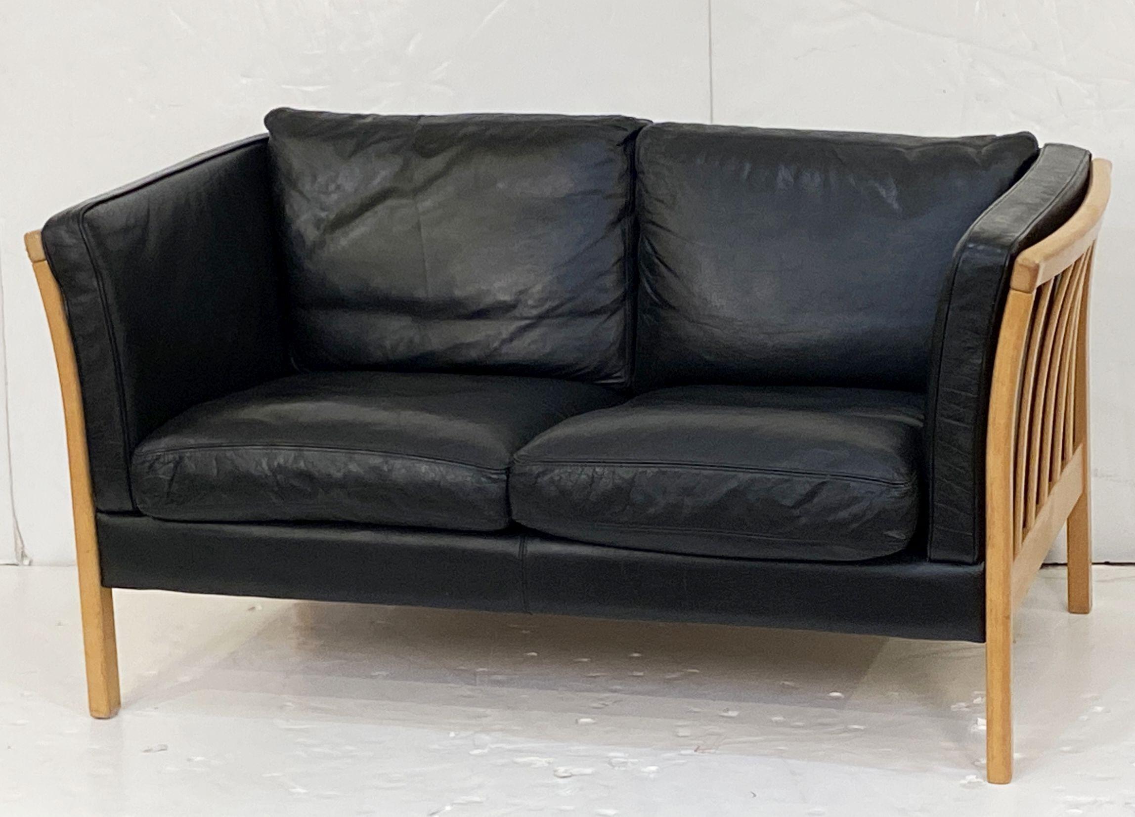 Canapé danois moderne en cuir et hêtre par Stouby en vente 3