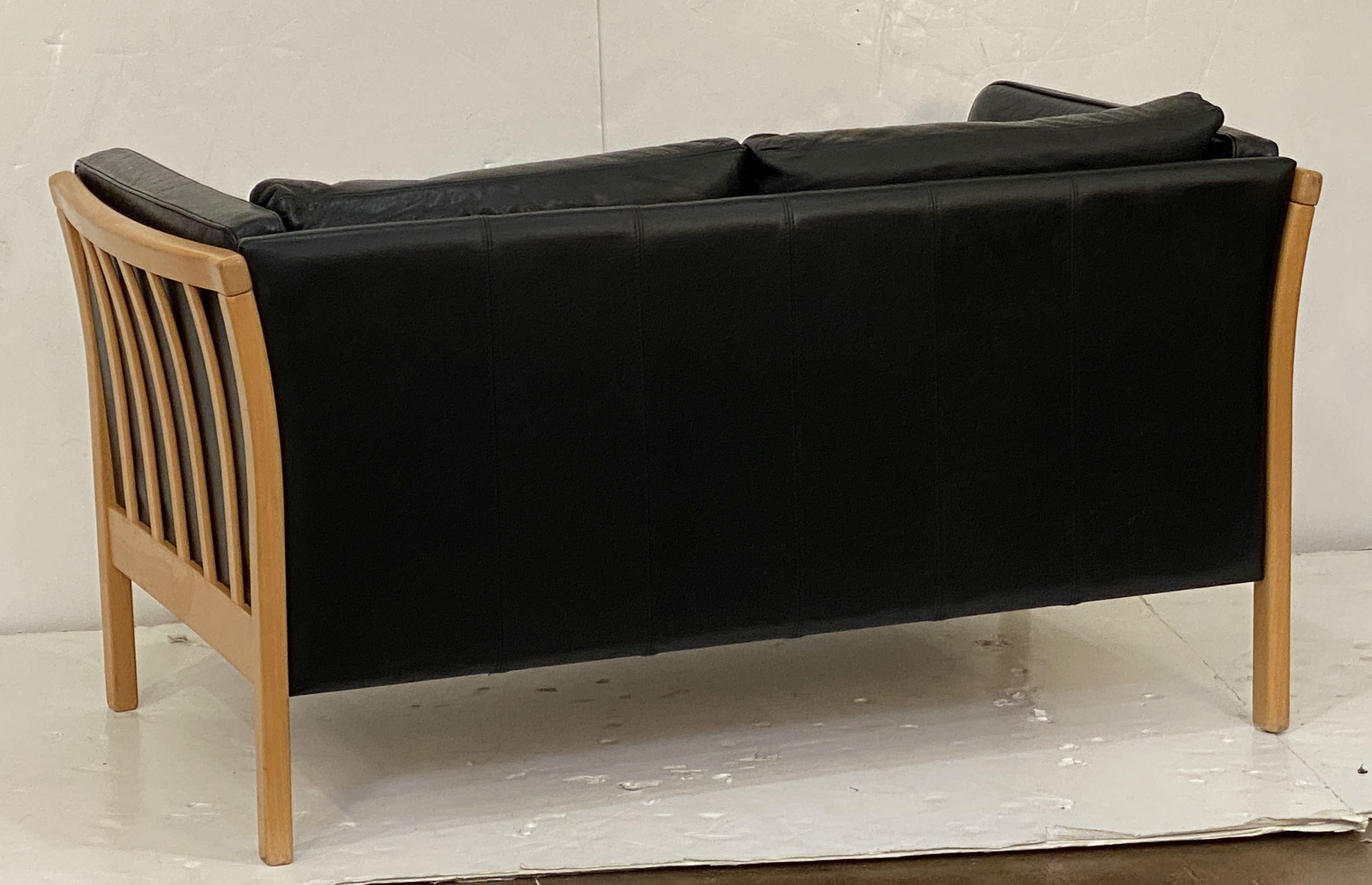 Canapé danois moderne en cuir et hêtre par Stouby en vente 5