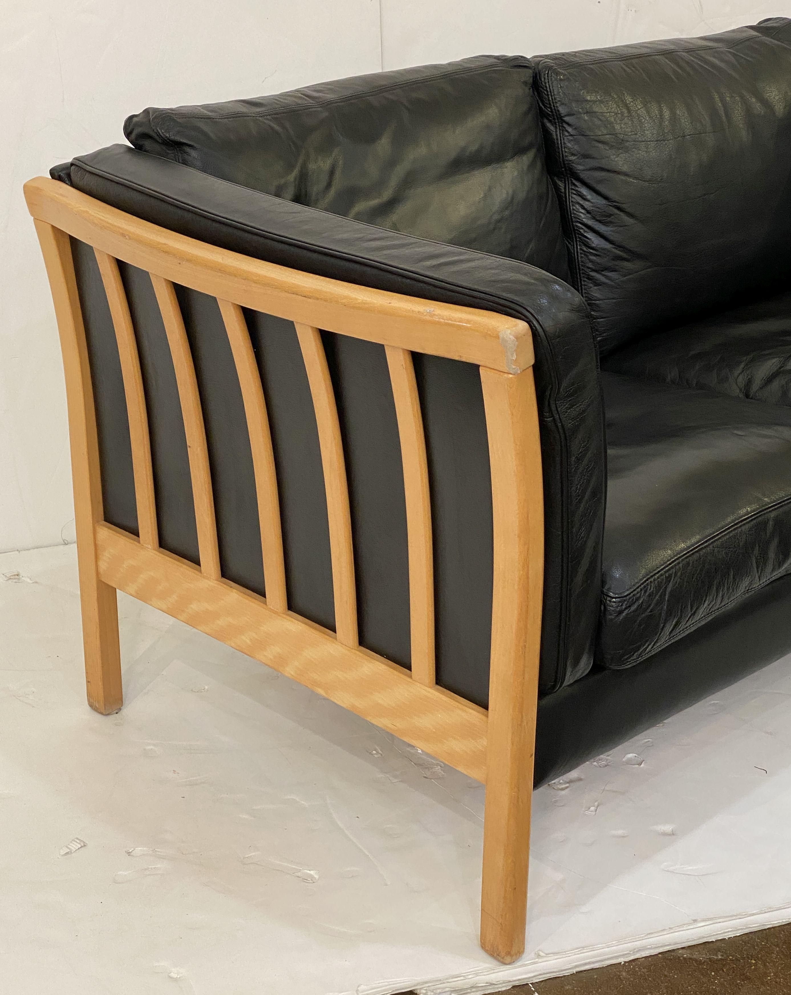 Canapé danois moderne en cuir et hêtre par Stouby en vente 6