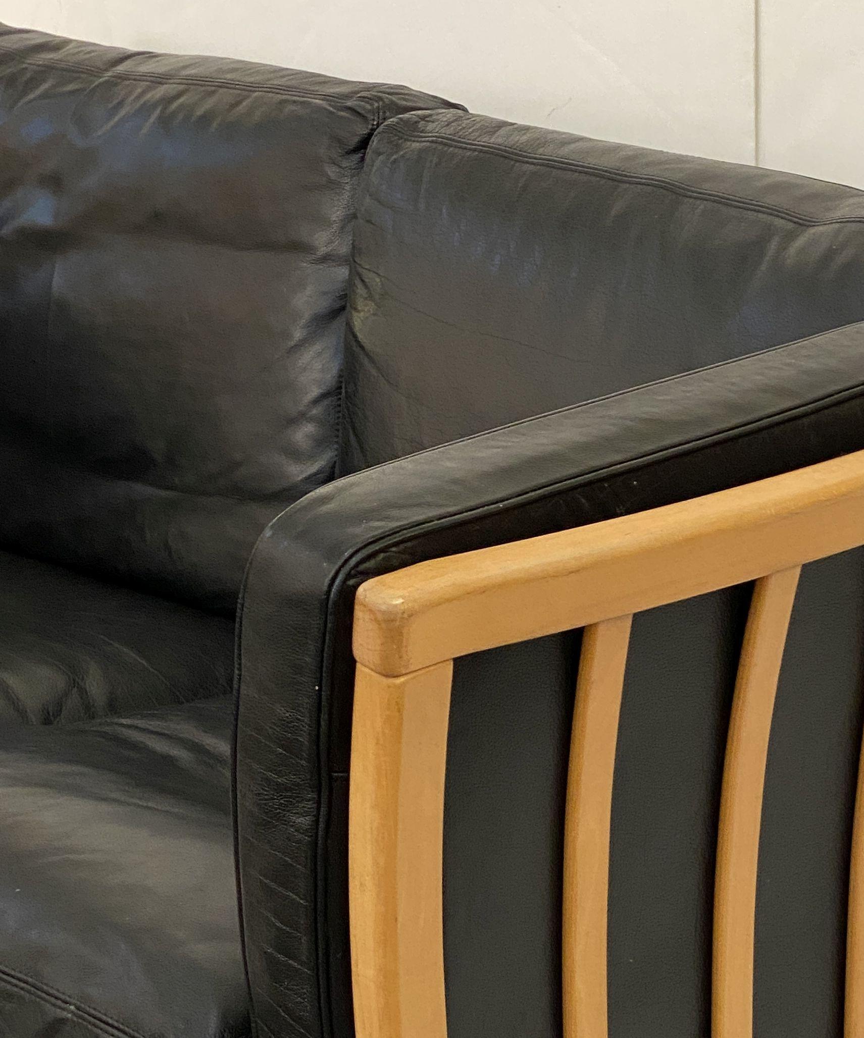 Canapé danois moderne en cuir et hêtre par Stouby en vente 9