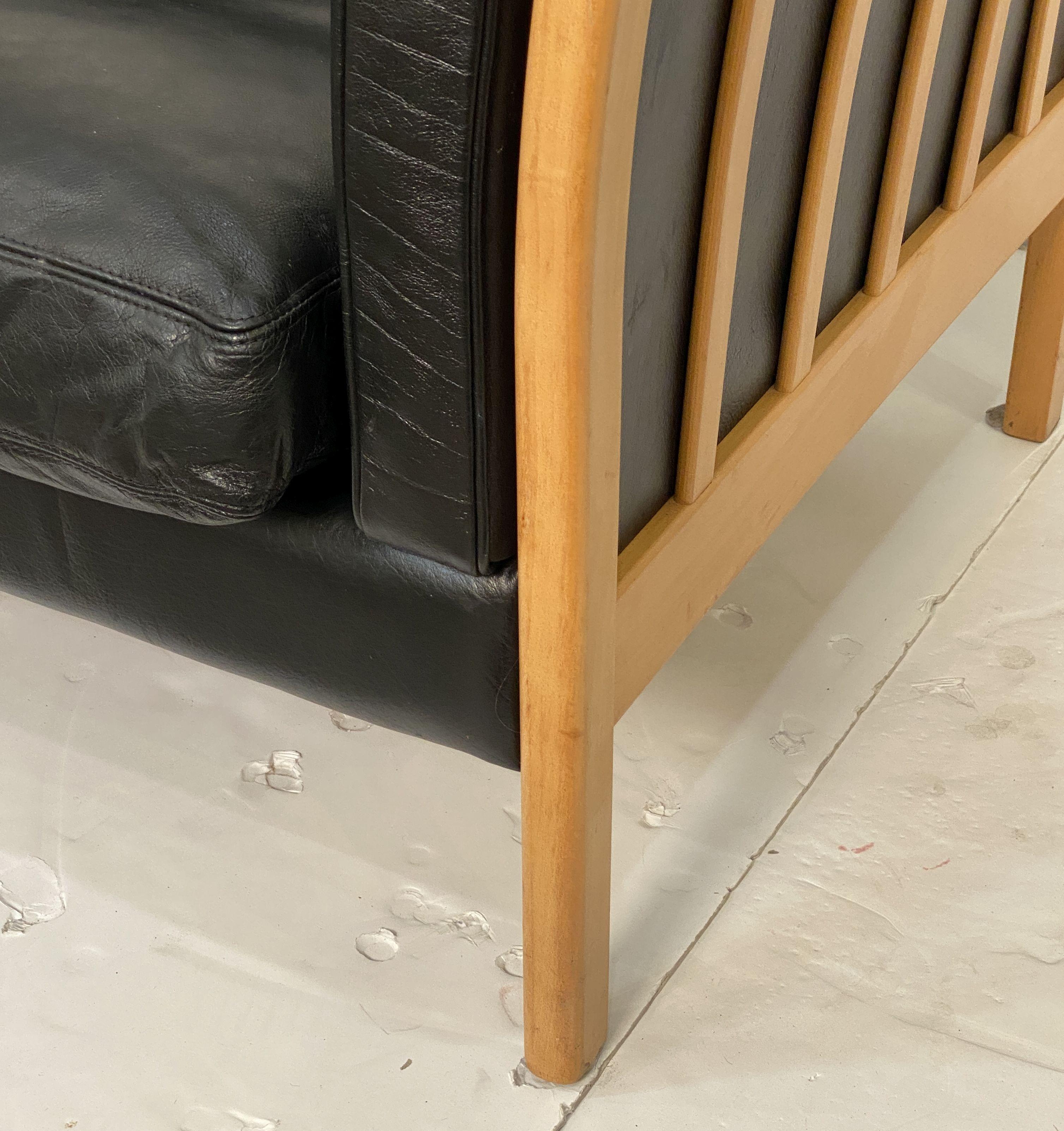 Canapé danois moderne en cuir et hêtre par Stouby en vente 11