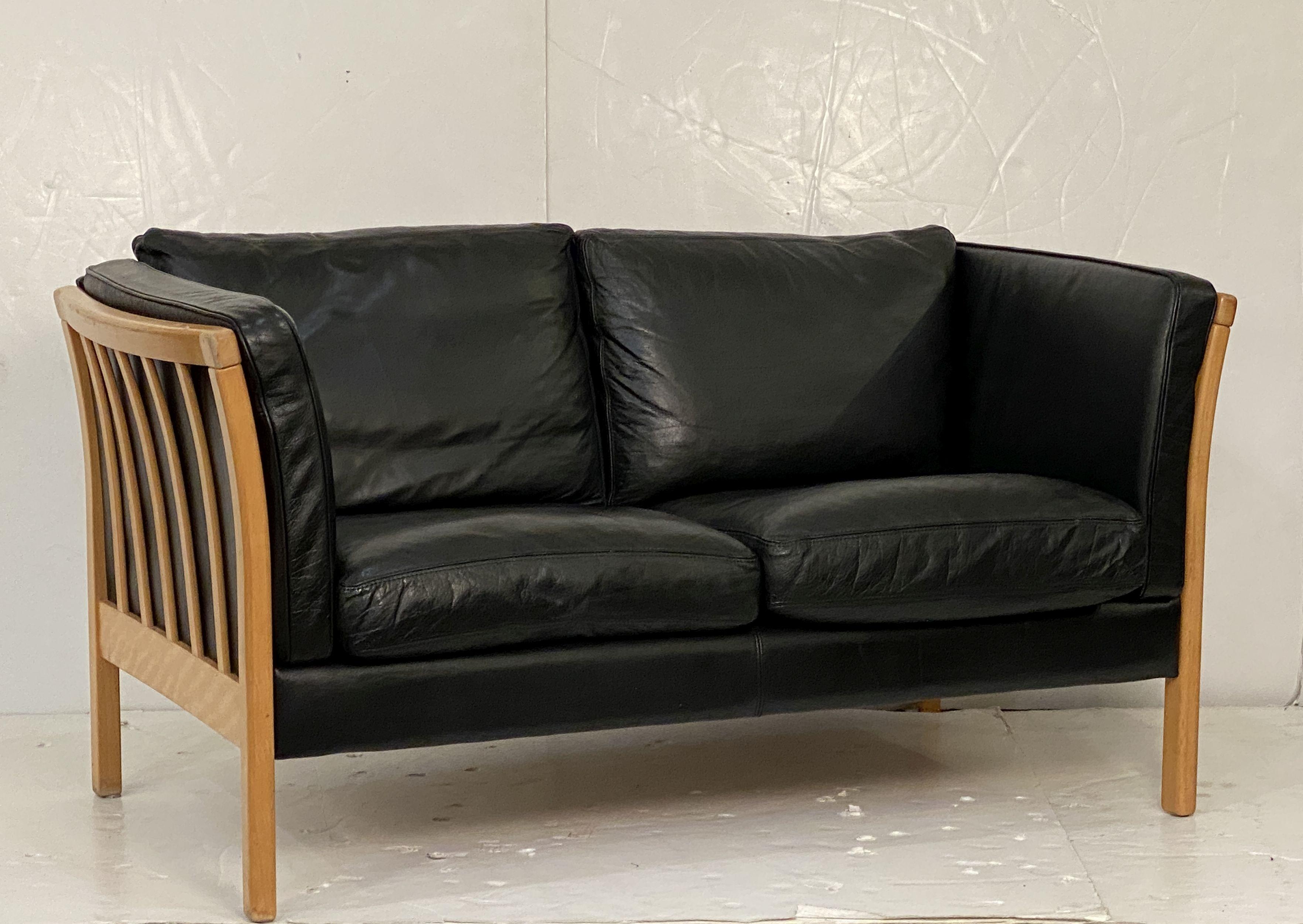 Canapé danois moderne en cuir et hêtre par Stouby en vente 1