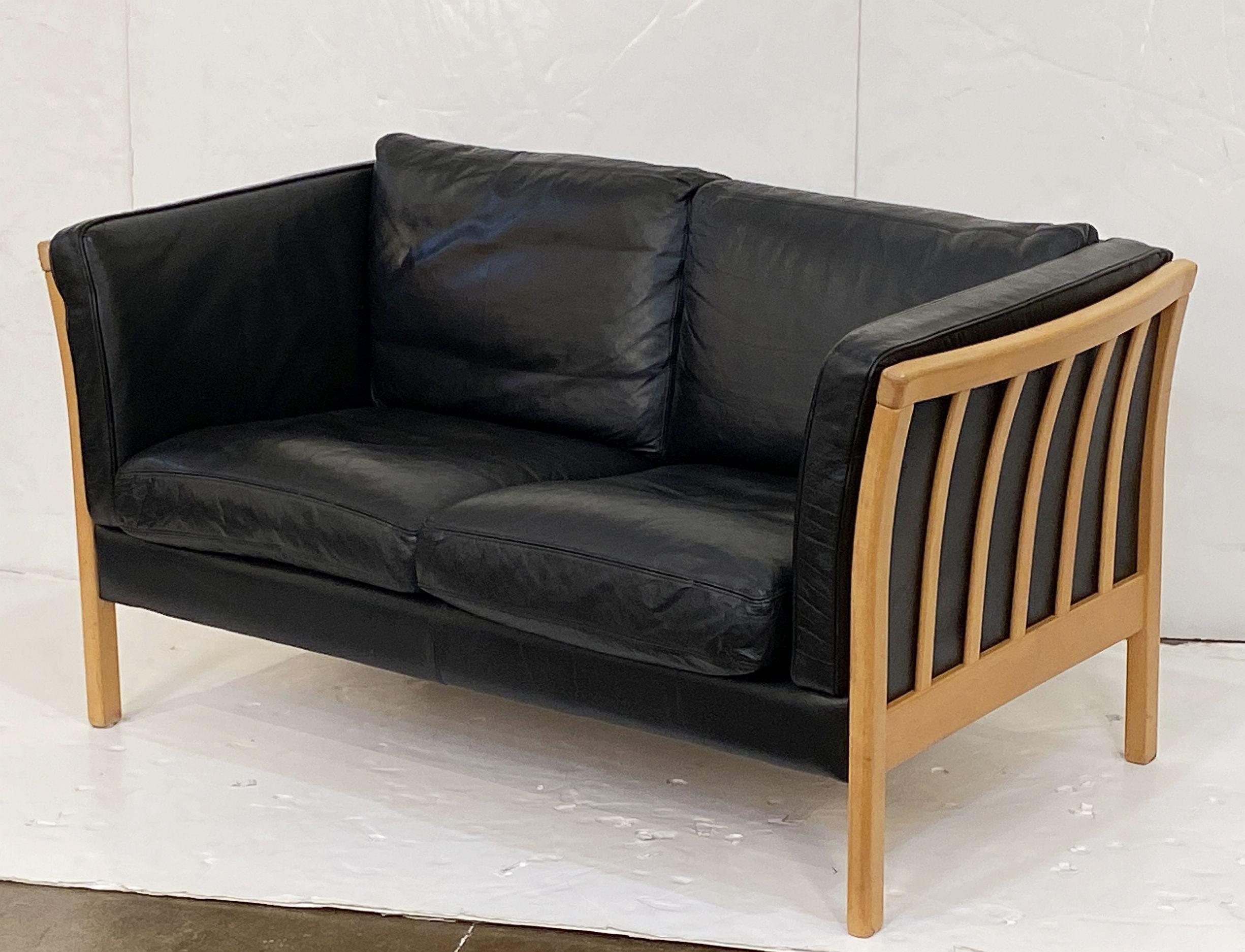 Canapé danois moderne en cuir et hêtre par Stouby en vente 2