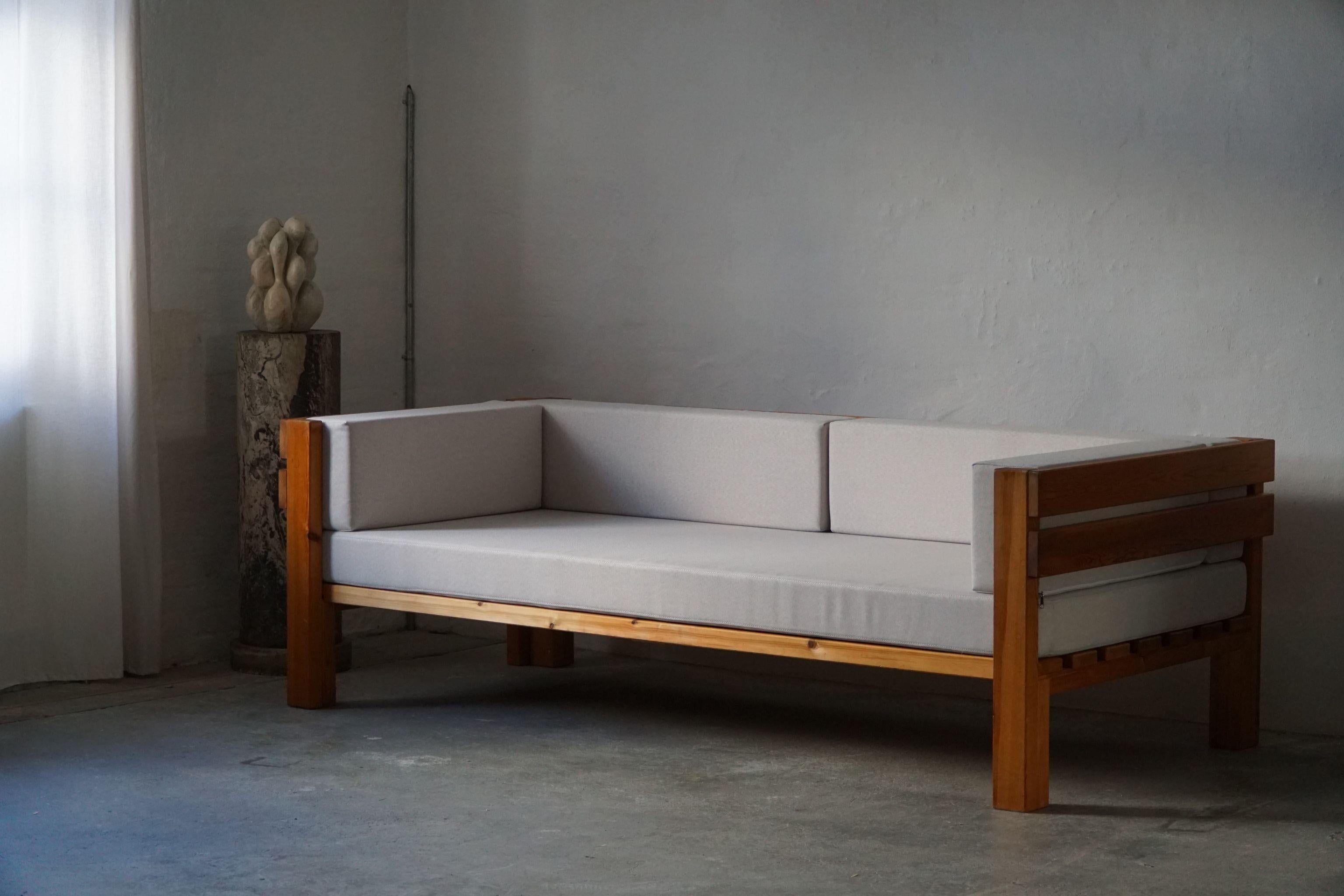 Danish Modern Sofa, Reupholstered, Made in Pine, by Nyt i Bo, 1970s 7