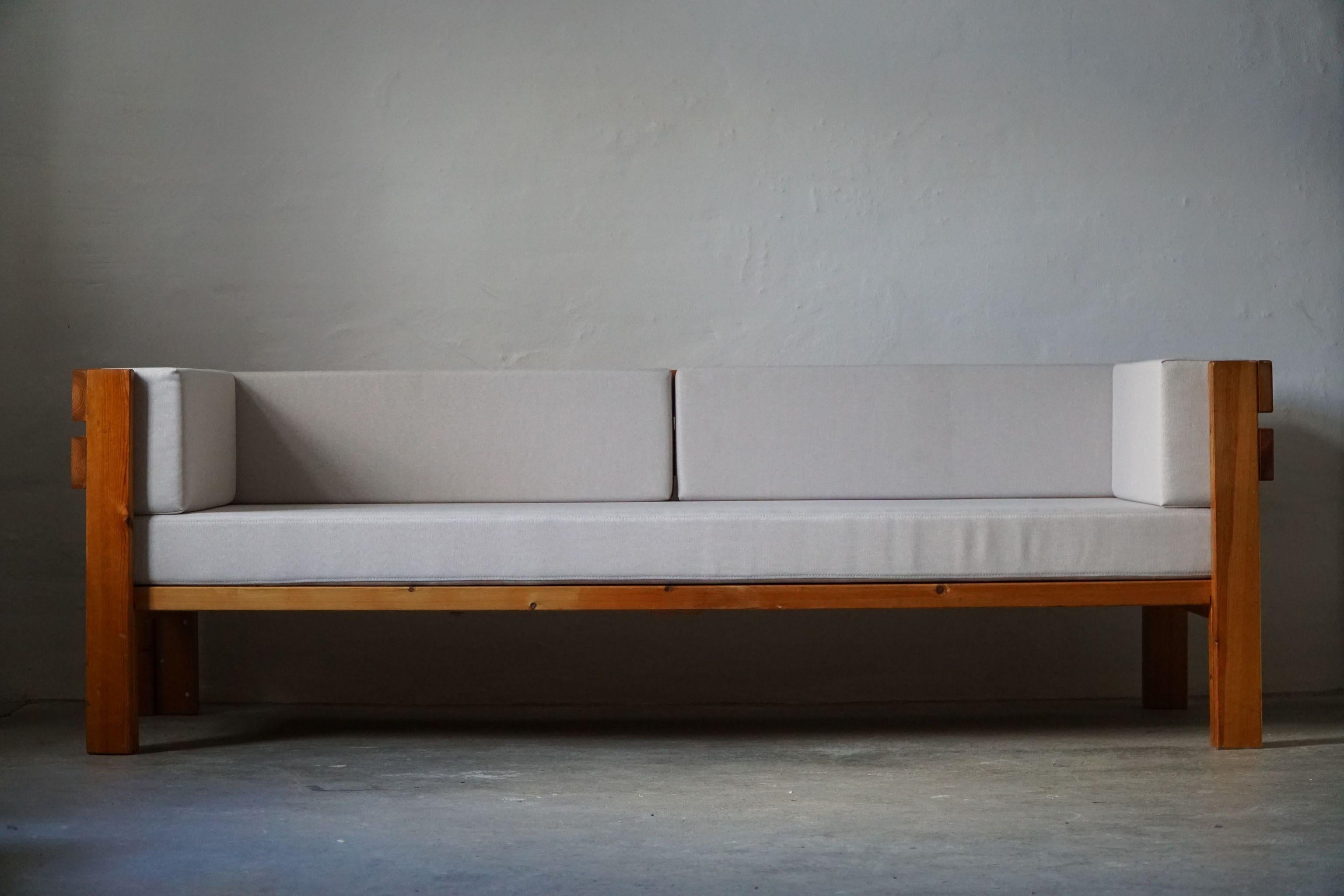 Danish Modern Sofa, Reupholstered, Made in Pine, by Nyt i Bo, 1970s 11