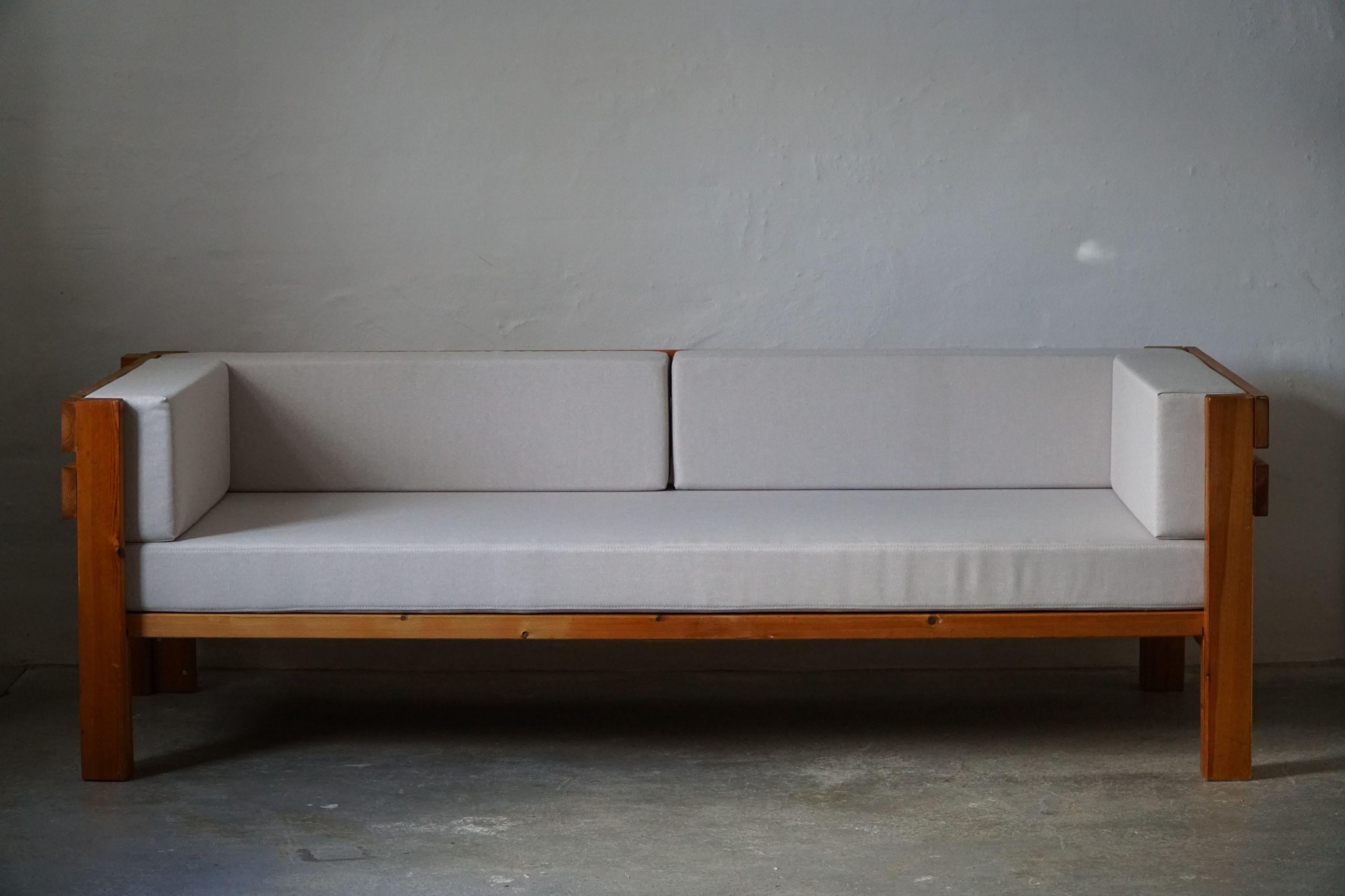 Danish Modern Sofa, Reupholstered, Made in Pine, by Nyt i Bo, 1970s 13